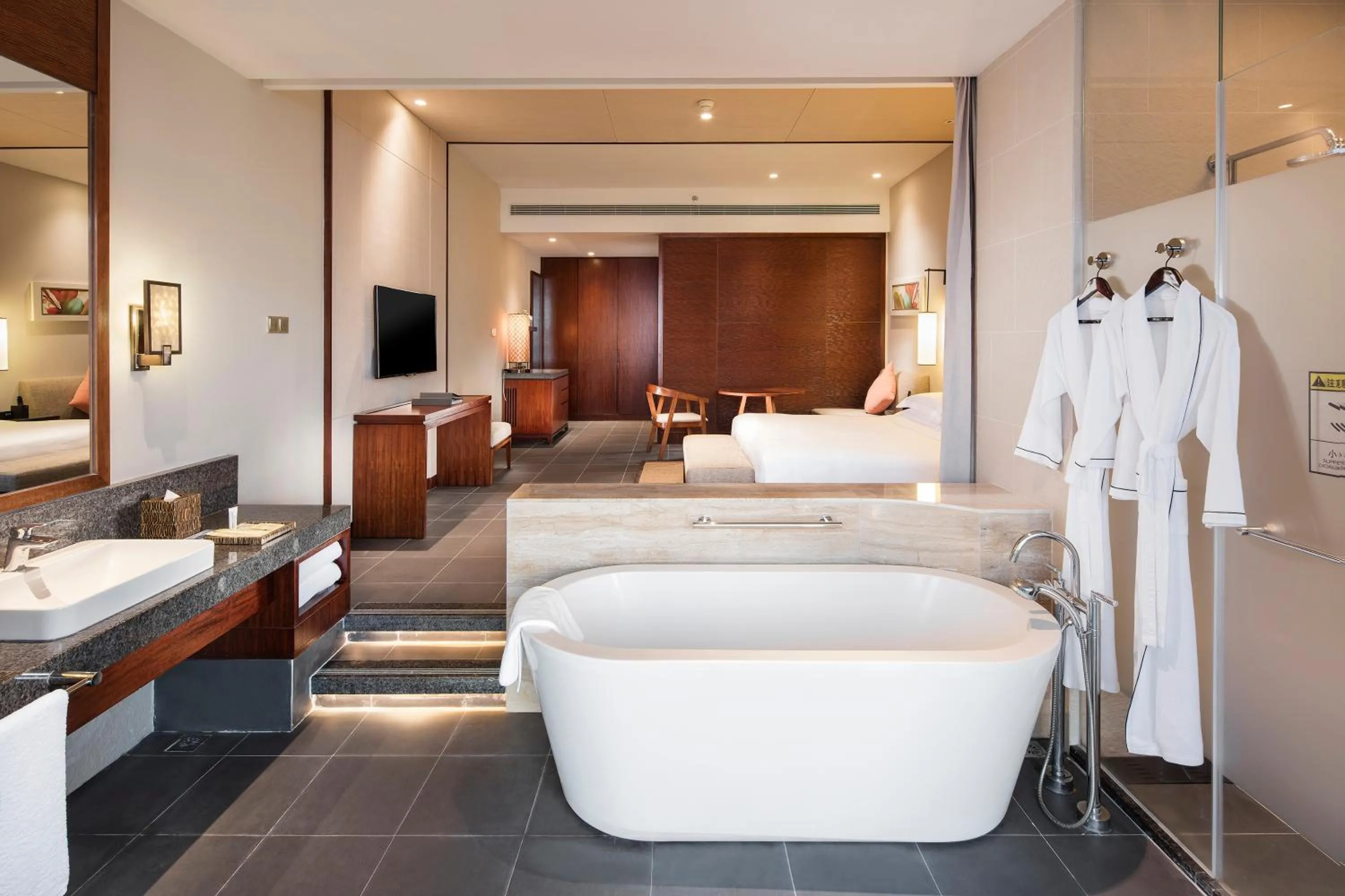 Deluxe King Room with View - single occupancy in Hilton Sanya Yalong Bay Resort & Spa