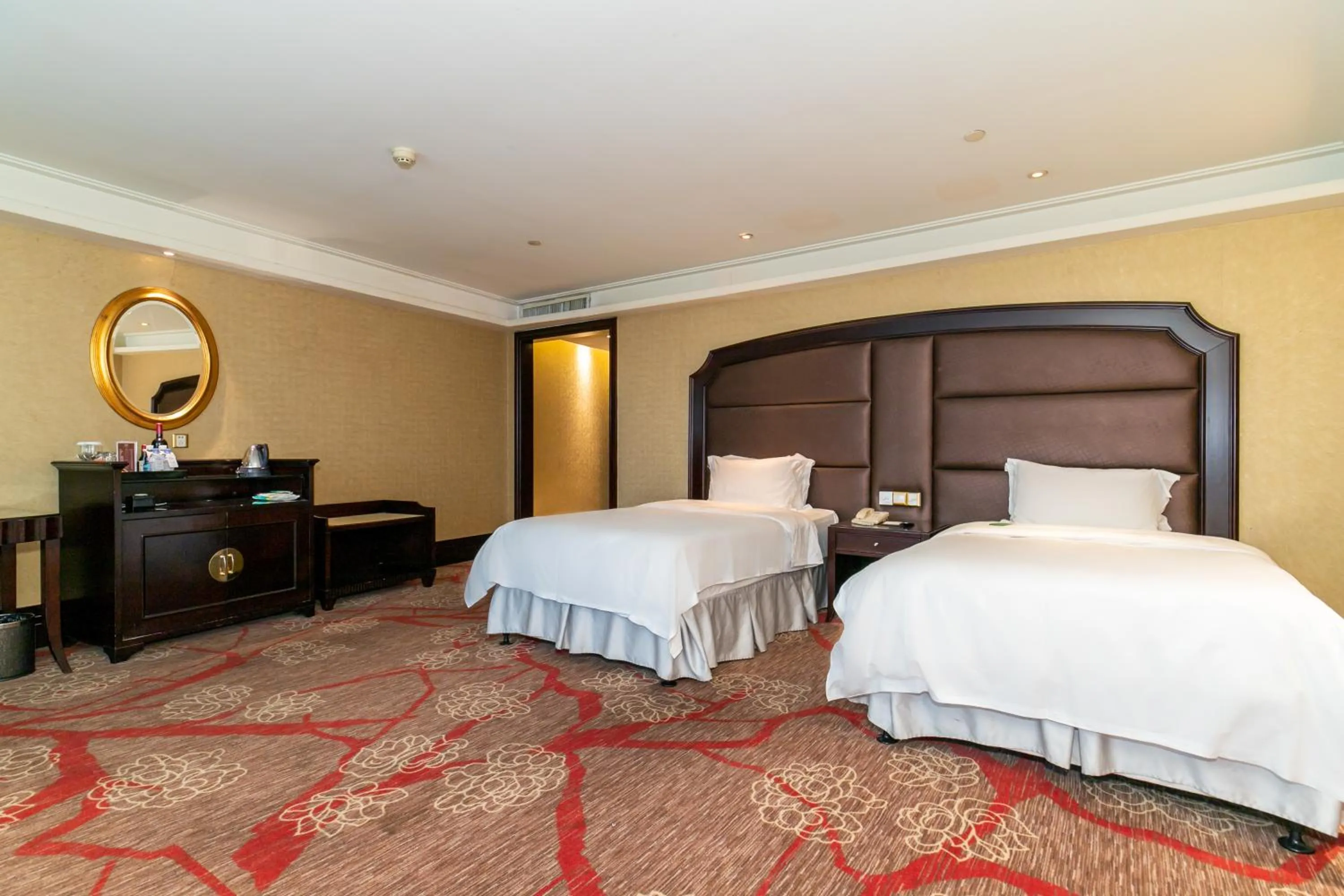 Deluxe Twin Room in Royal Mediterranean Hotel