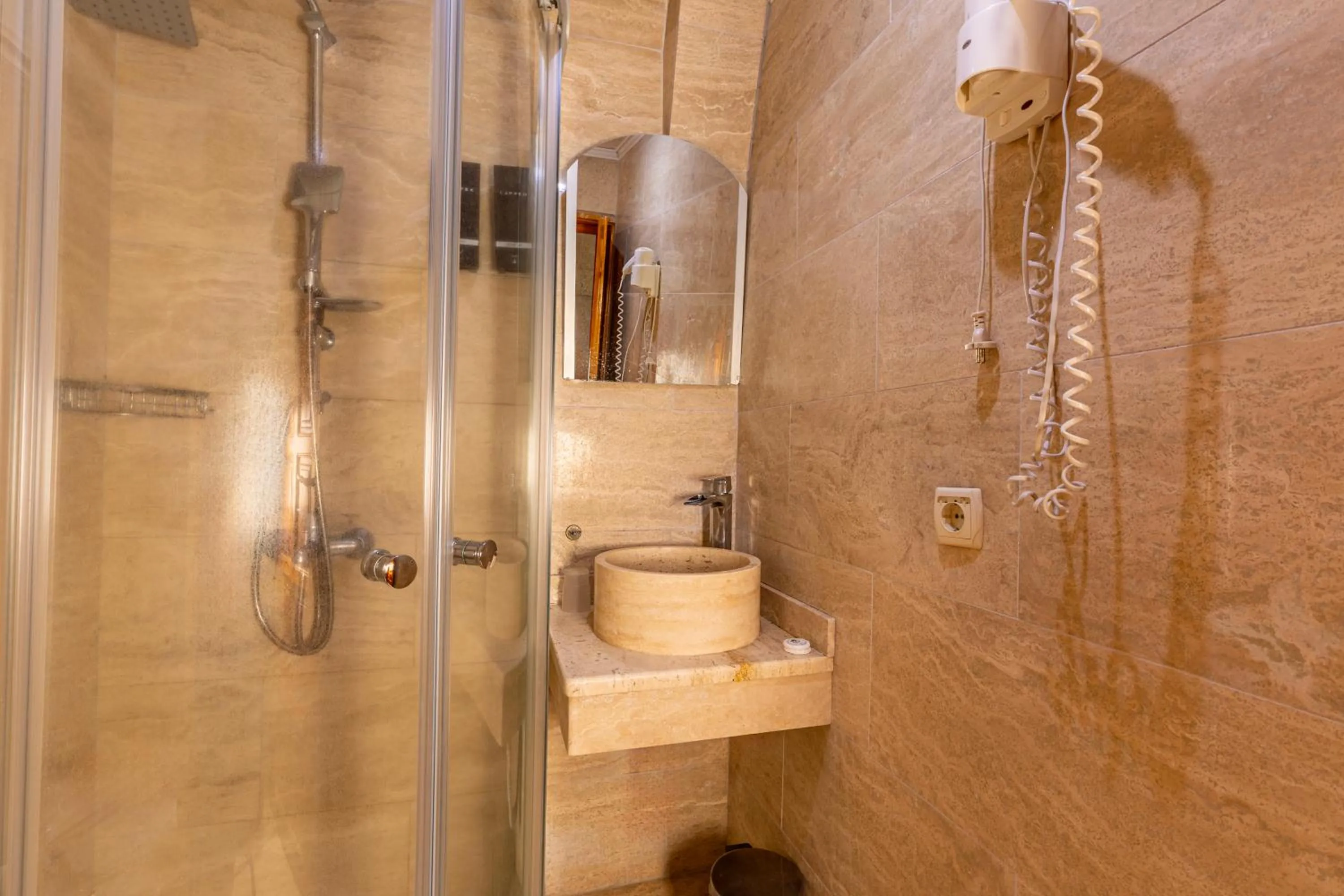 Budget Twin Room in Walnut House