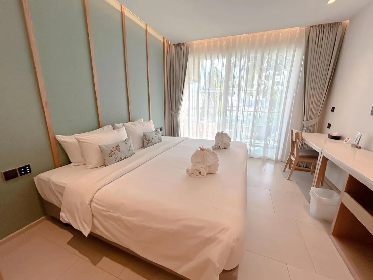 Deluxe Avenue Wing in Peach Hill Resort - SHA Extra Plus