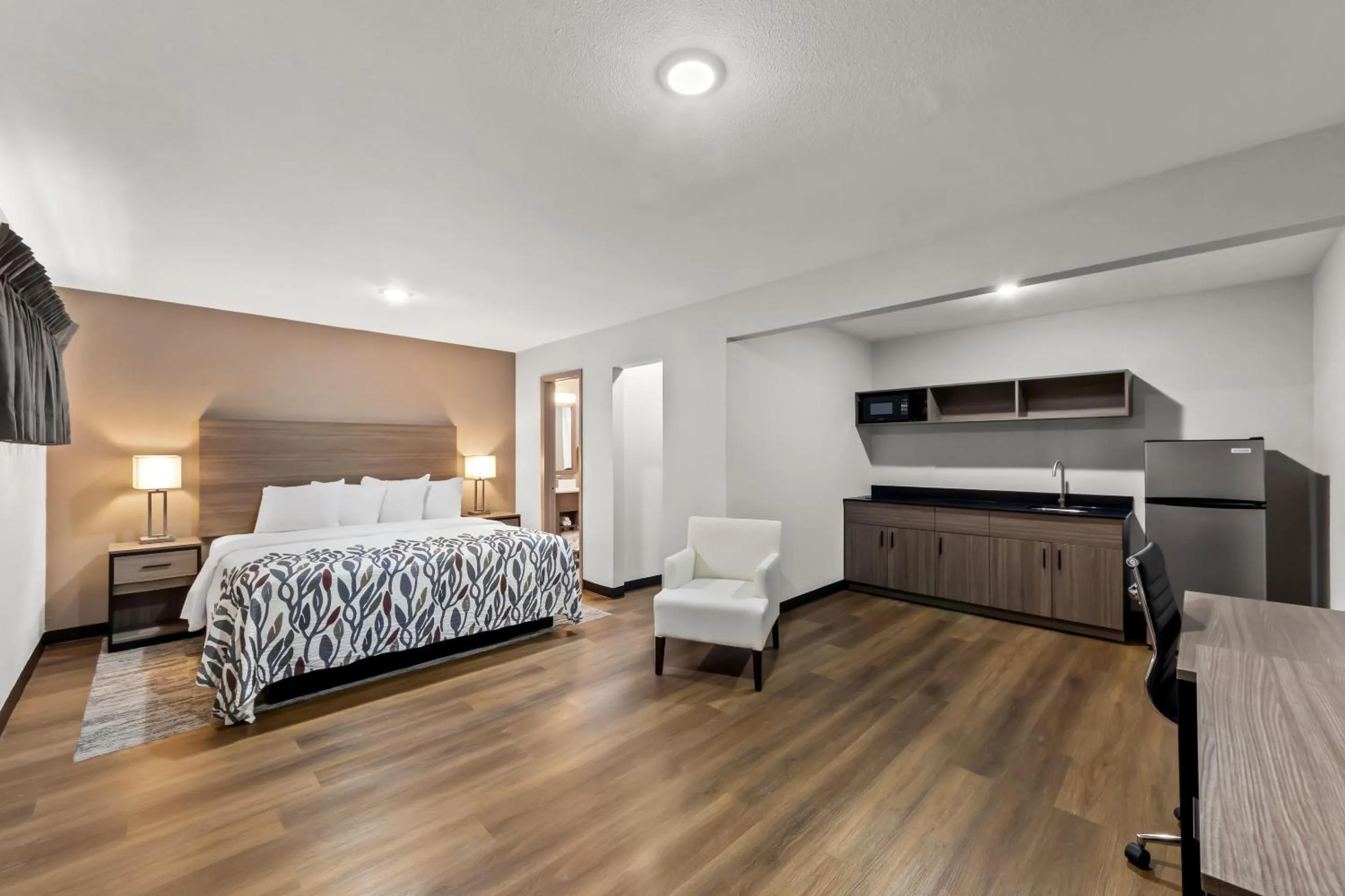 Superior King Room with Kitchenette Non-Smoking in Red Roof Inn Del Rio