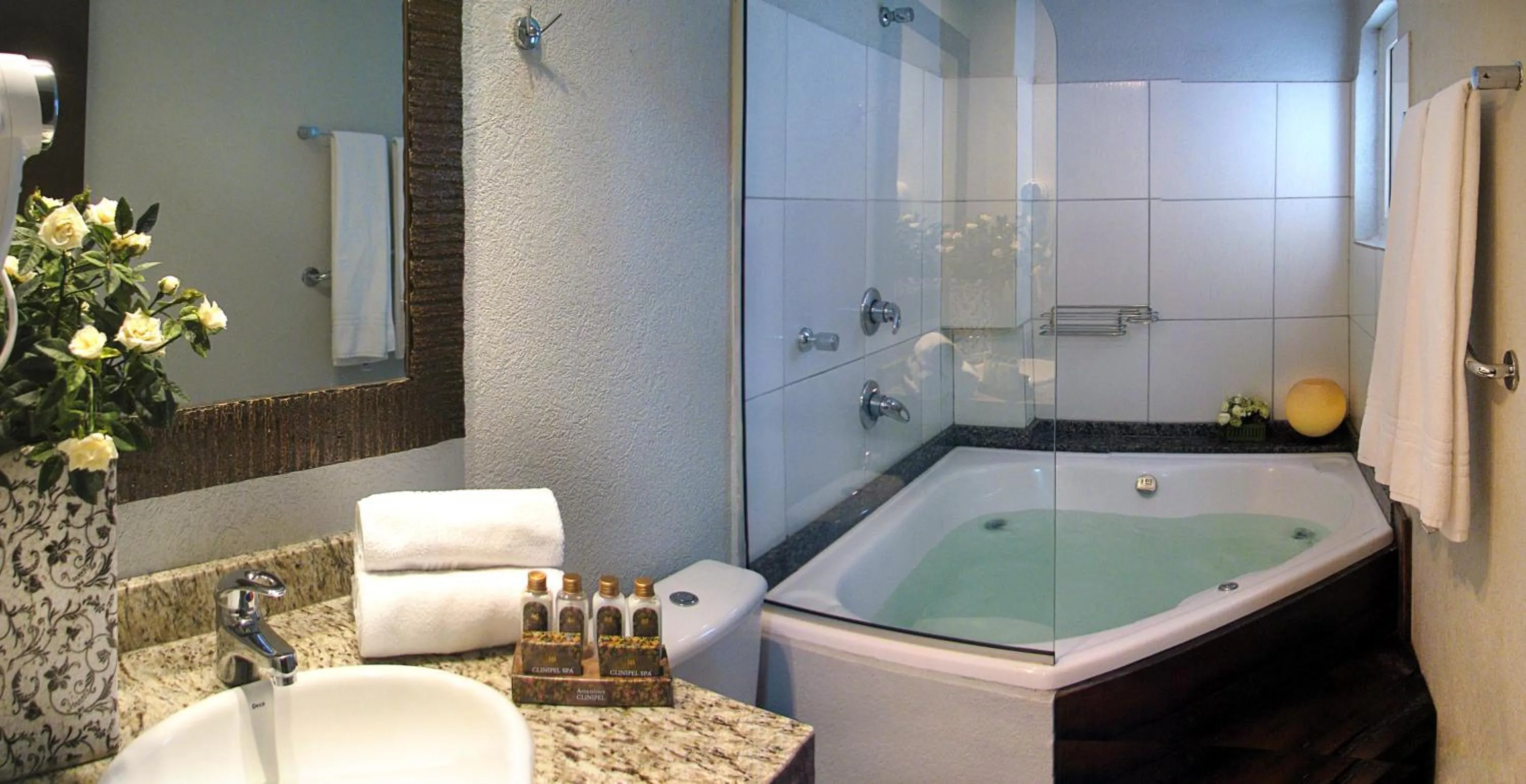 Master Suite with Spa Bath in Sky Centro Hotel & SPA