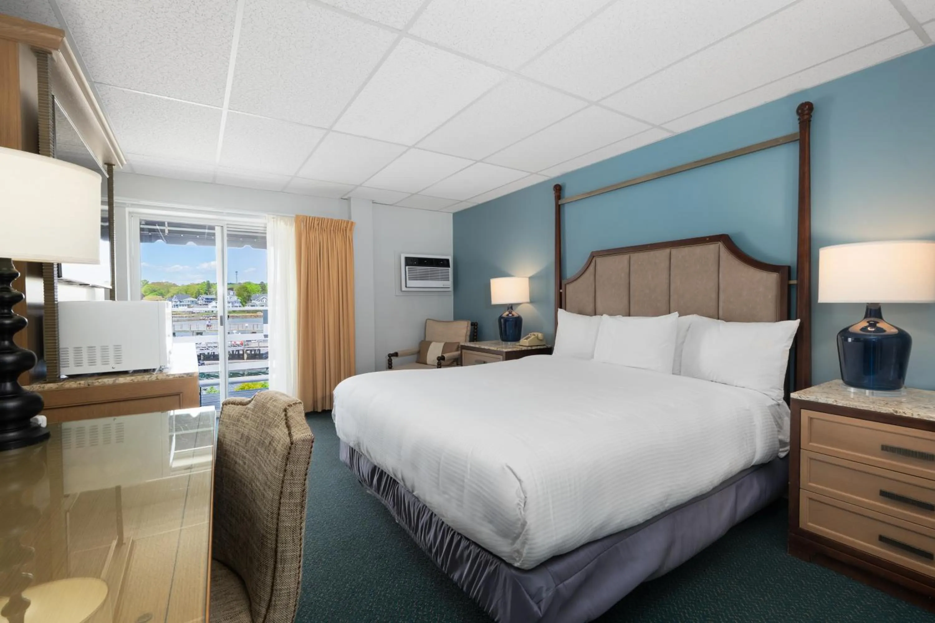 One King Deluxe in Boothbay Harbor Inn