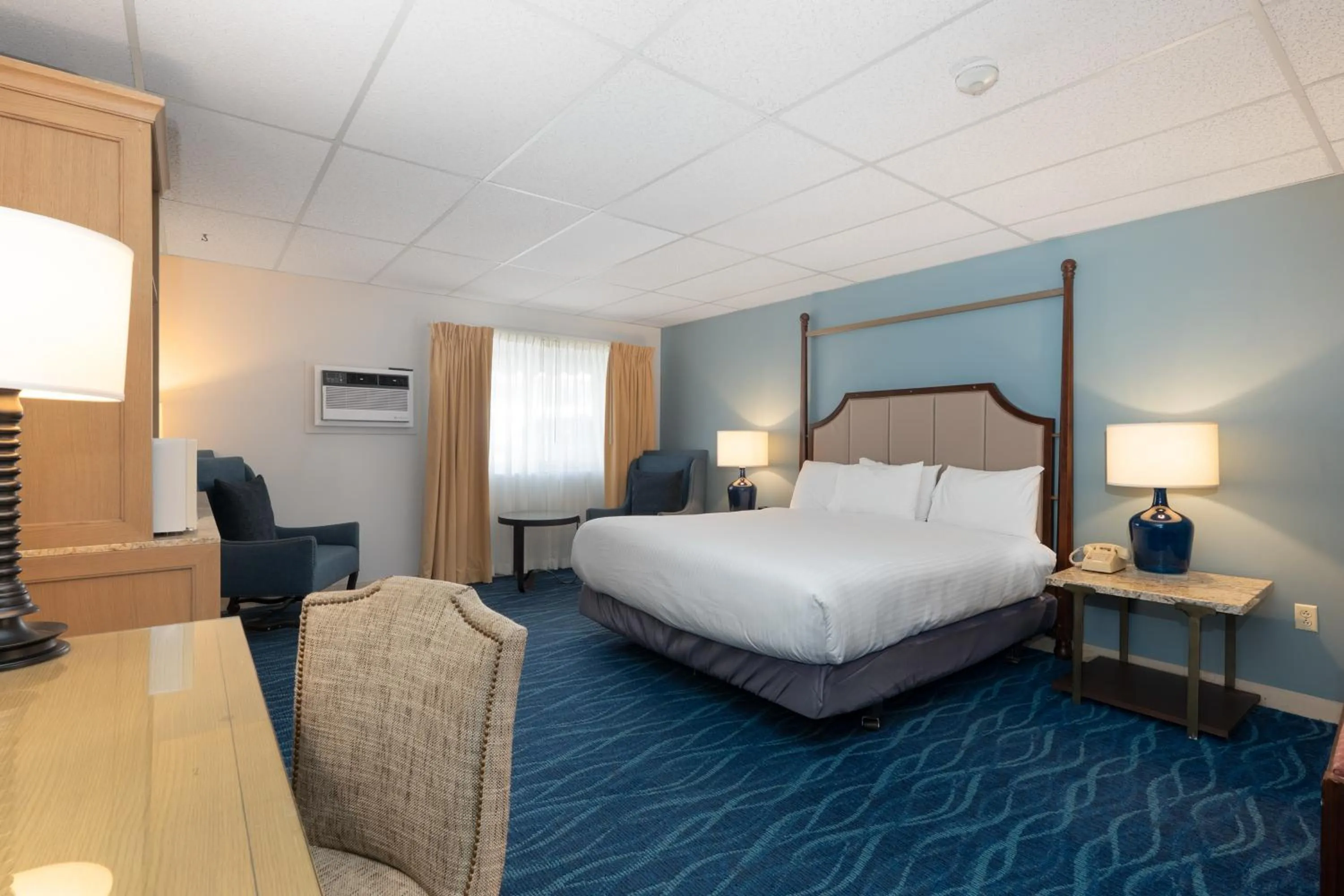 One King Bed No View 1st Floor in Boothbay Harbor Inn