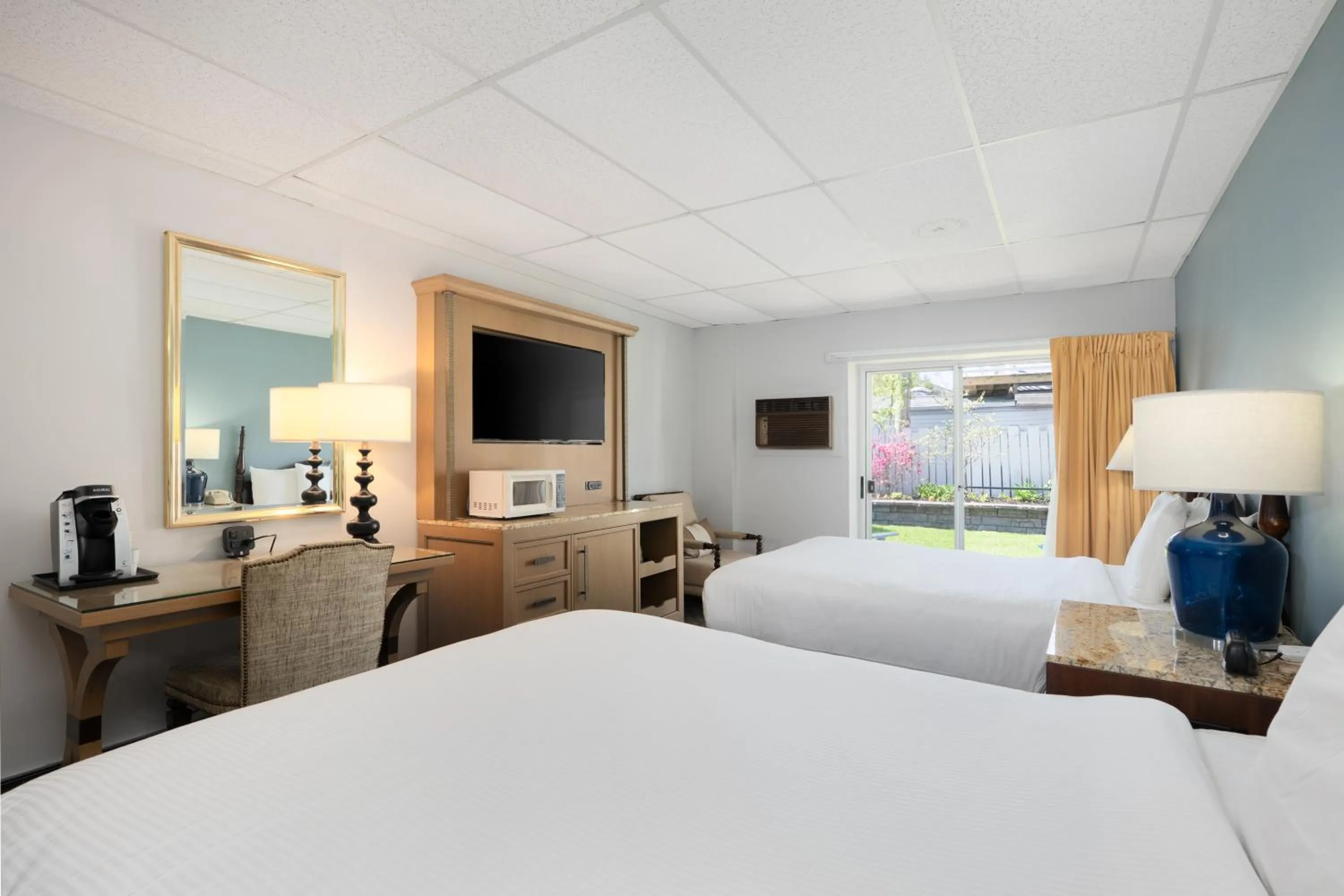 Two Queen Beds 2nd Floor in Boothbay Harbor Inn