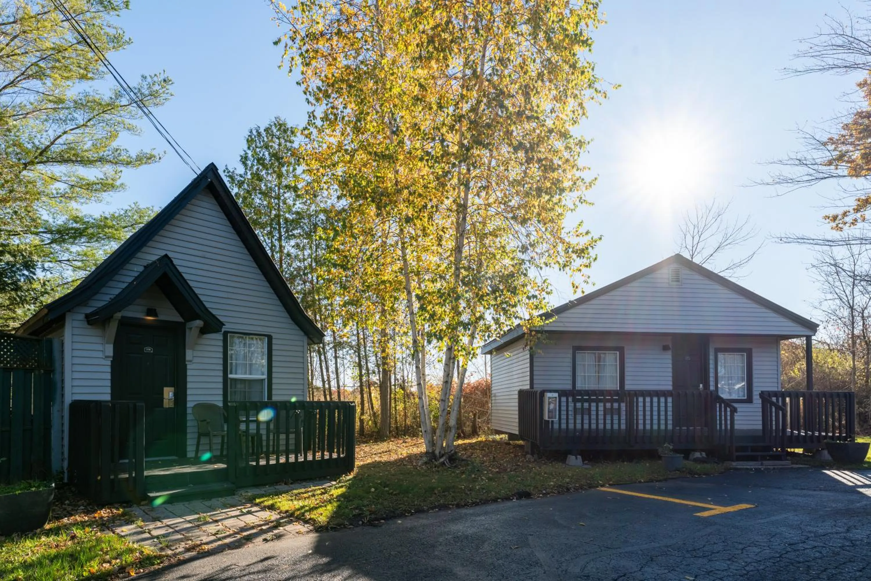 King Cottage - Non-Smoking in Super 8 by Wyndham Gananoque - Country Squire Resort