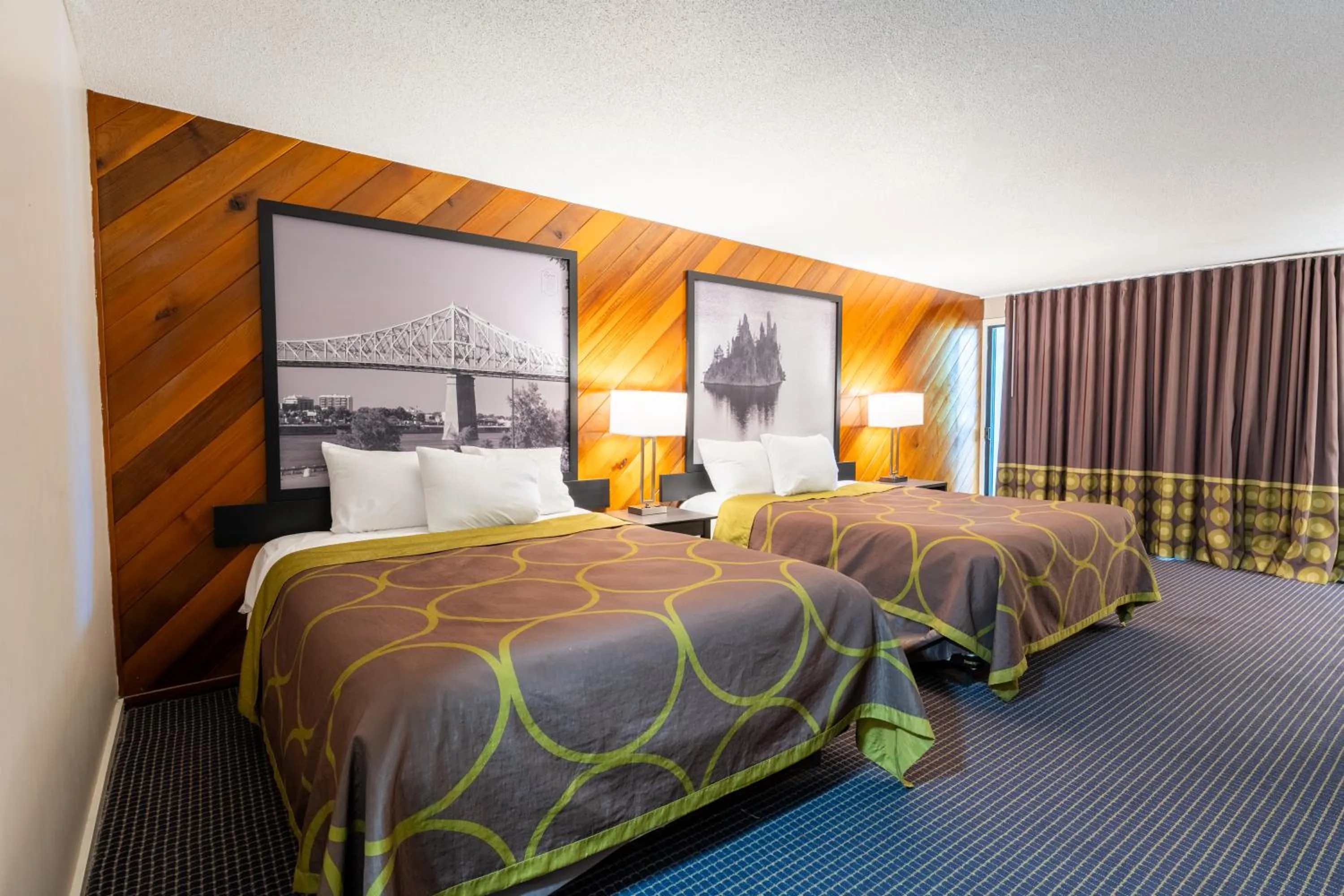 Queen Room with Two Queen Beds and Courtyard View - Non-Smoking in Super 8 by Wyndham Gananoque - Country Squire Resort