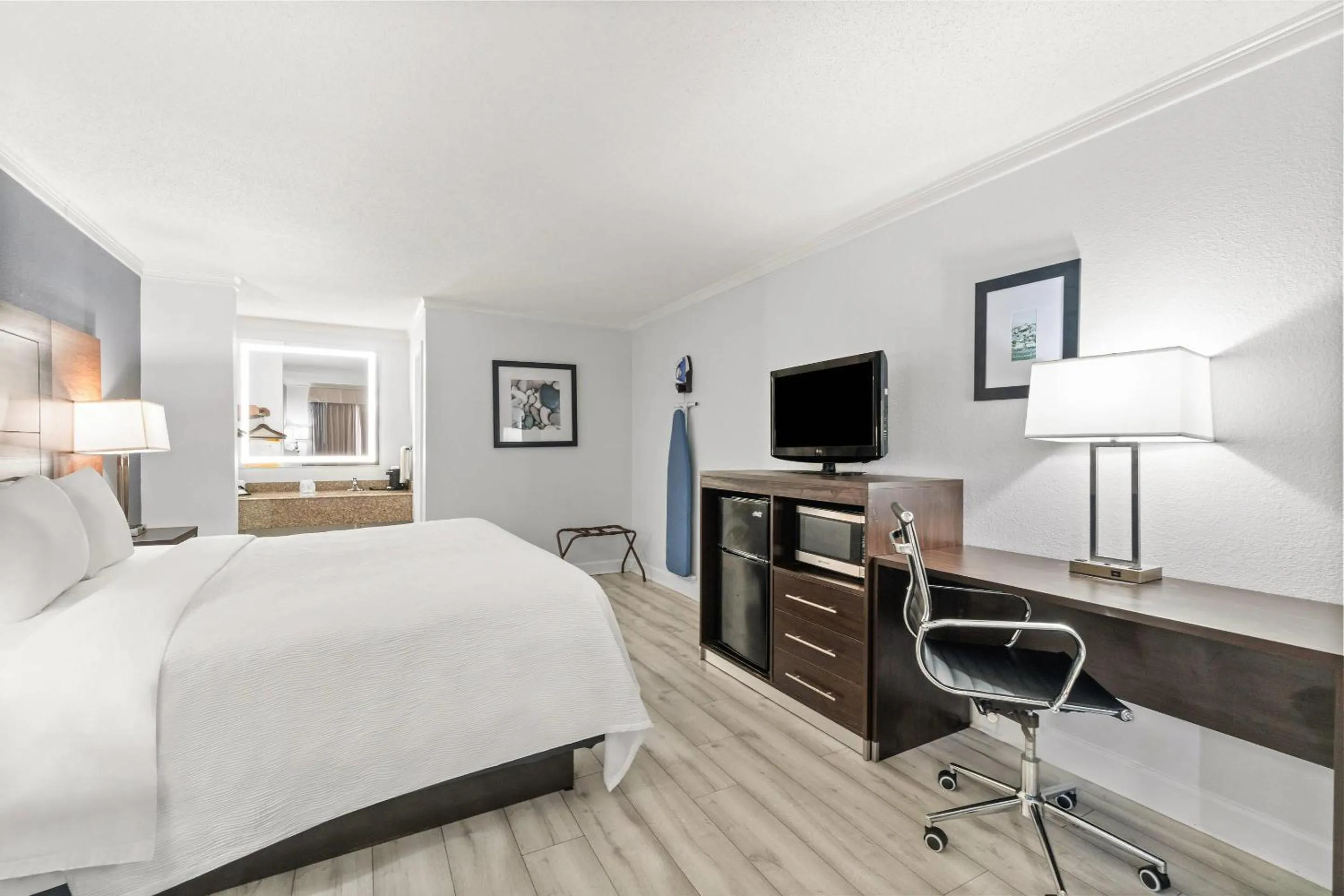 King Room - Non-Smoking in Quality Inn Forrest City I-40