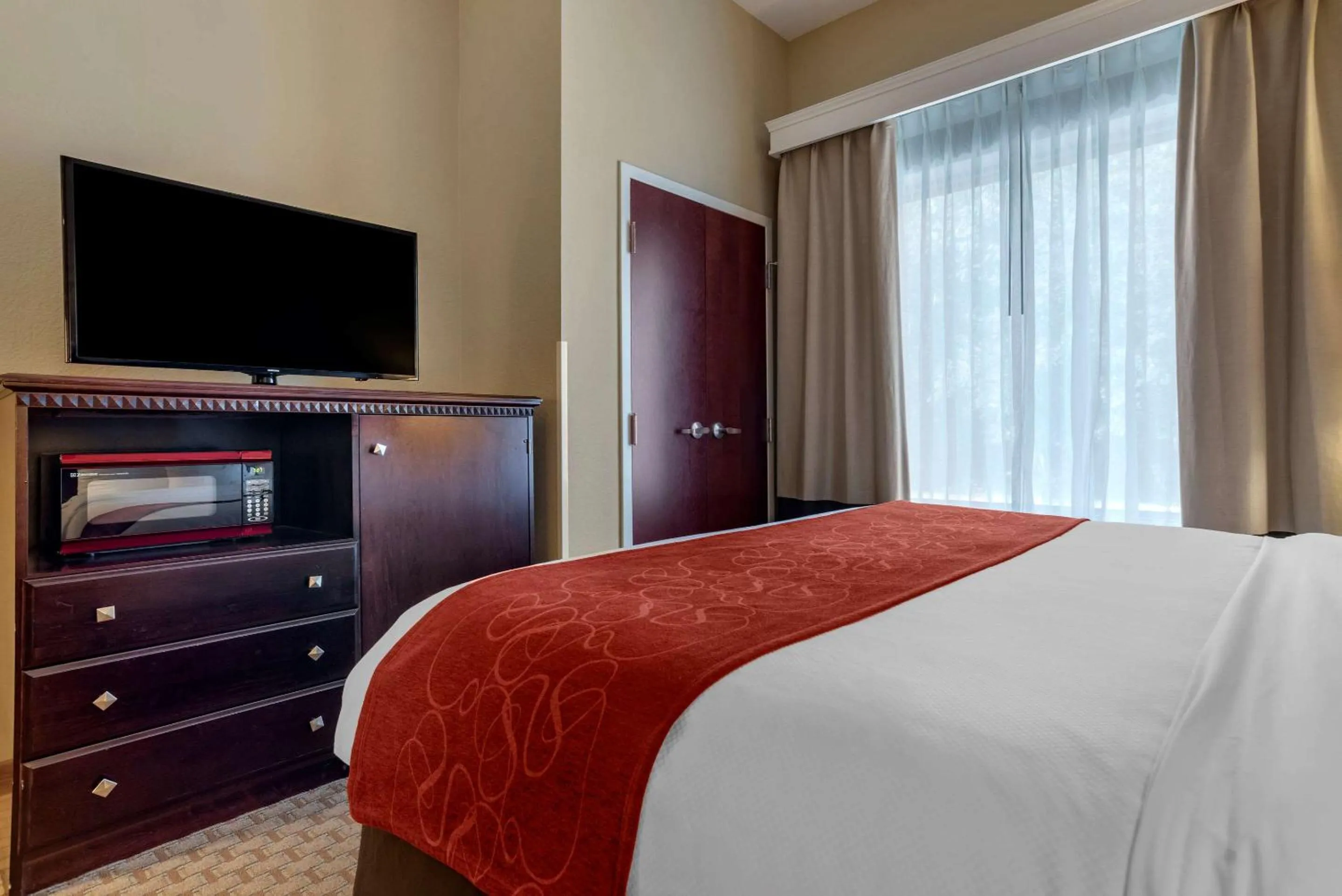 King Suite - Accessible/Non-Smoking in Comfort Suites Biloxi/Ocean Springs