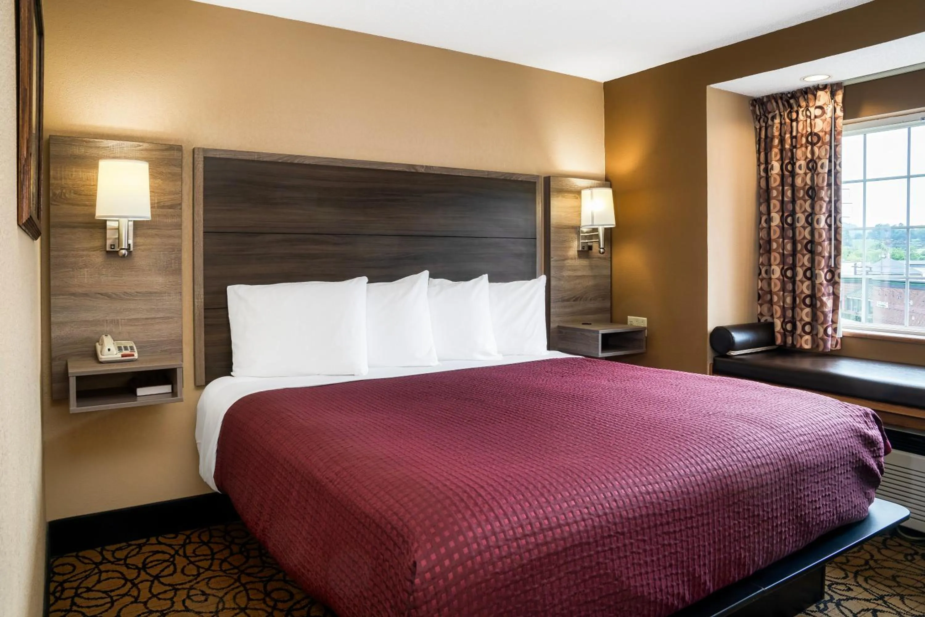 King Room in Guest Inn Pigeon Forge