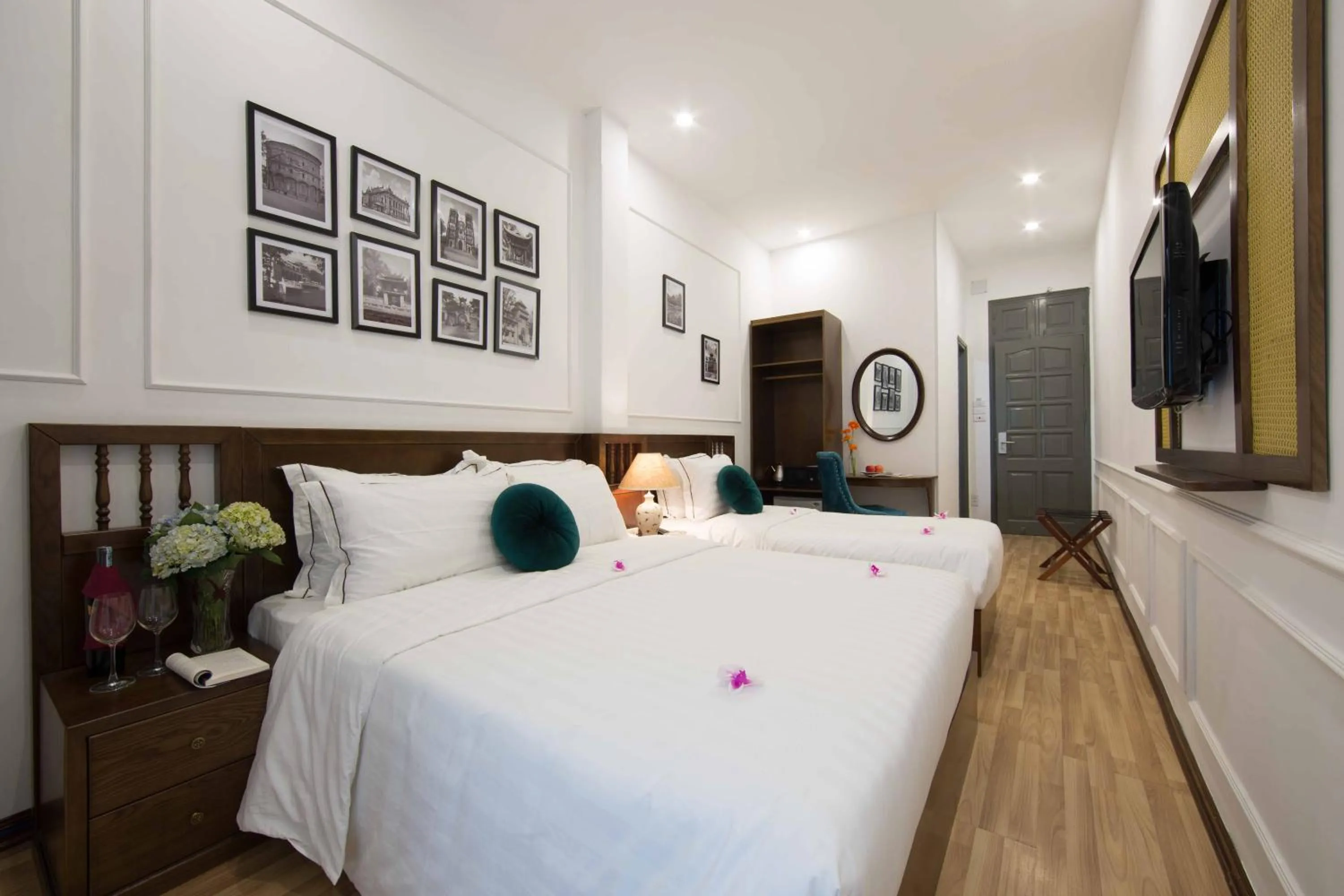 Double or Twin Room with Balcony in Hanoi Amber Hotel