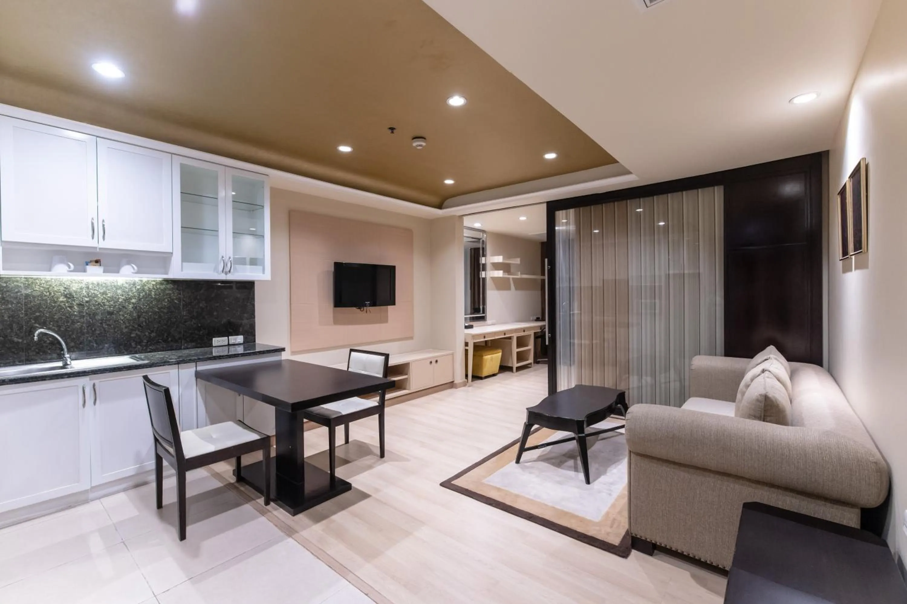 Grand One Bedroom Suite in Admiral Premier Bangkok