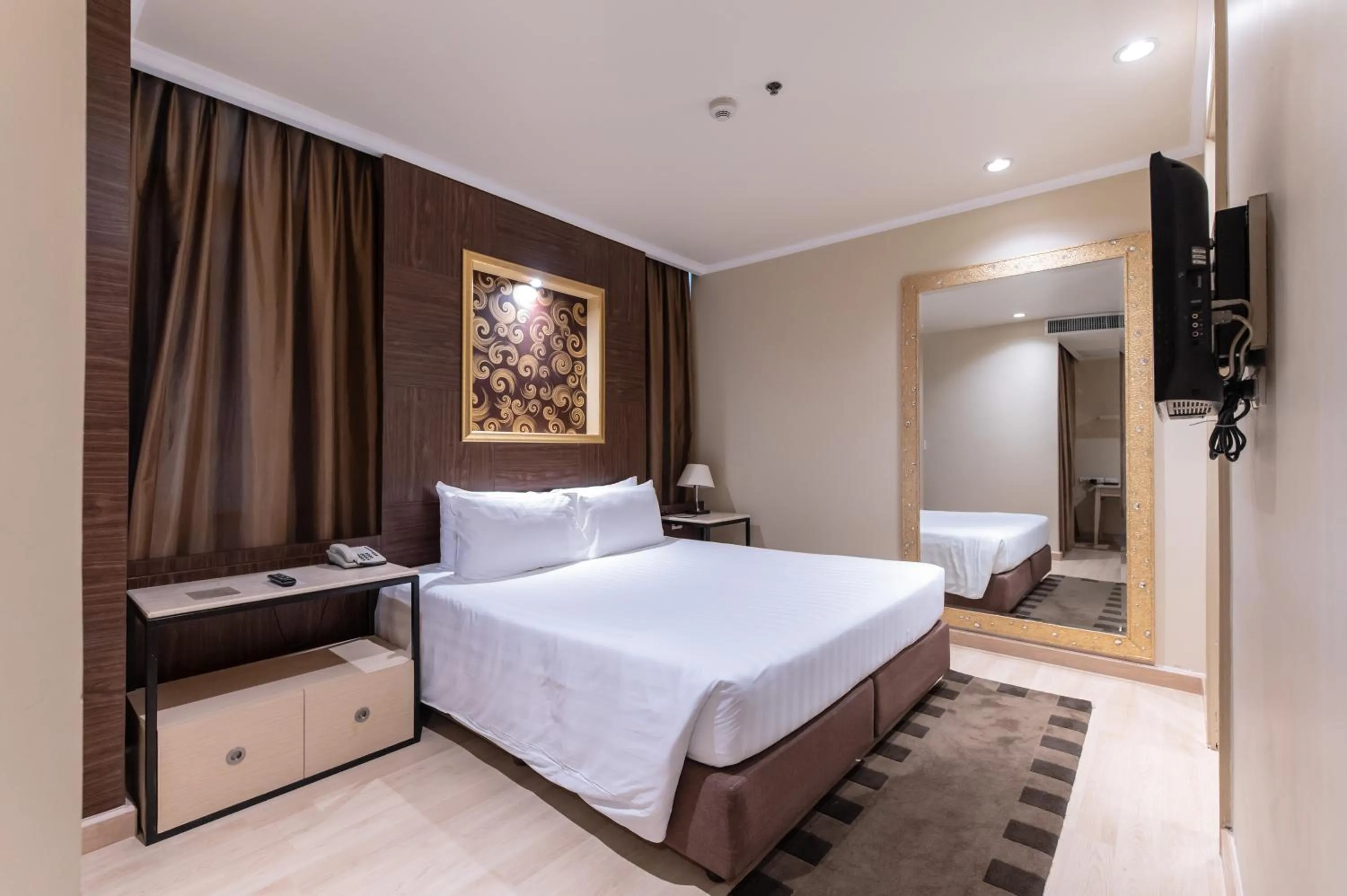 Grand One Bedroom Suite in Admiral Premier Bangkok