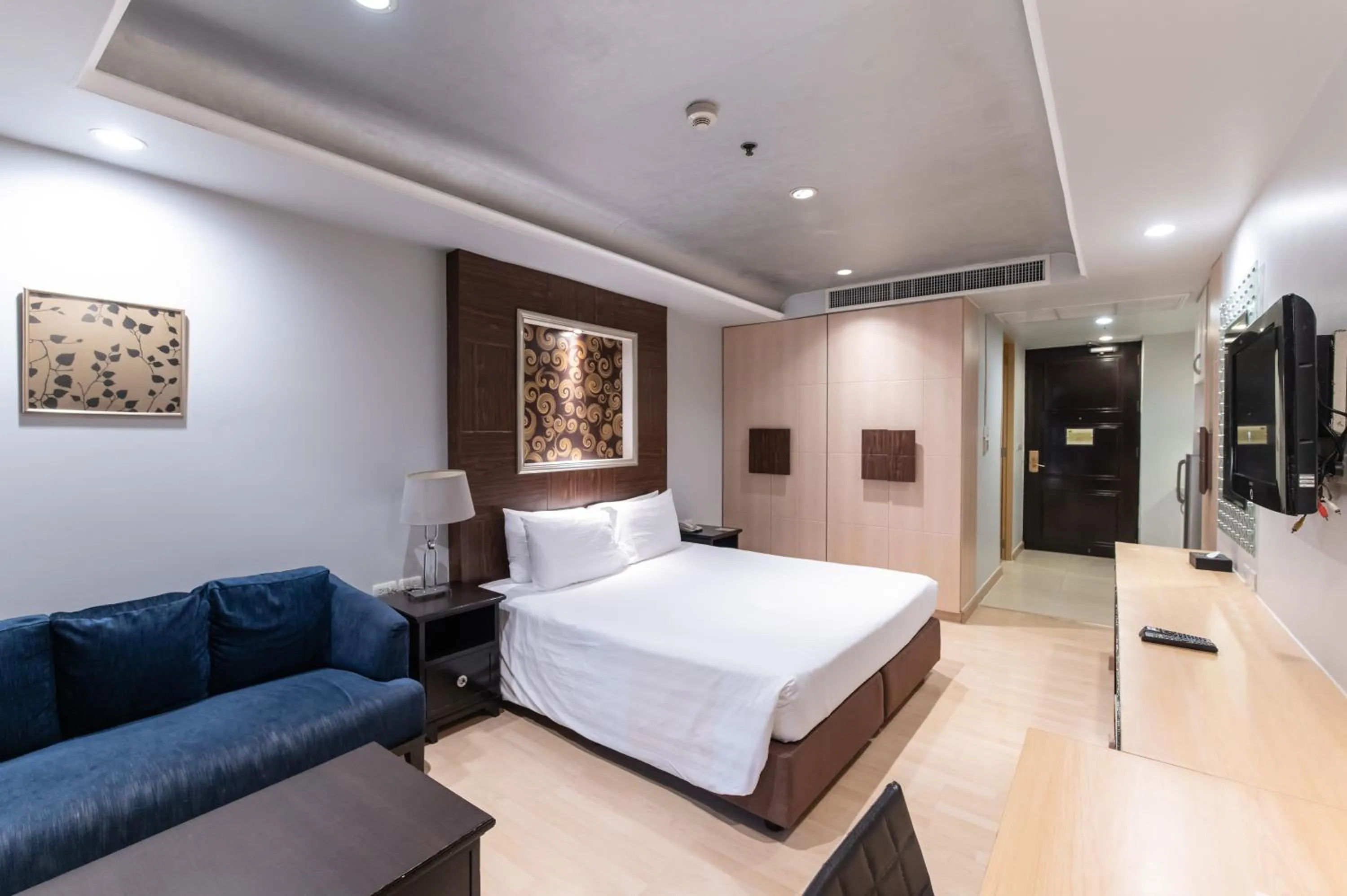 Premier Studio with Balcony in Admiral Premier Bangkok