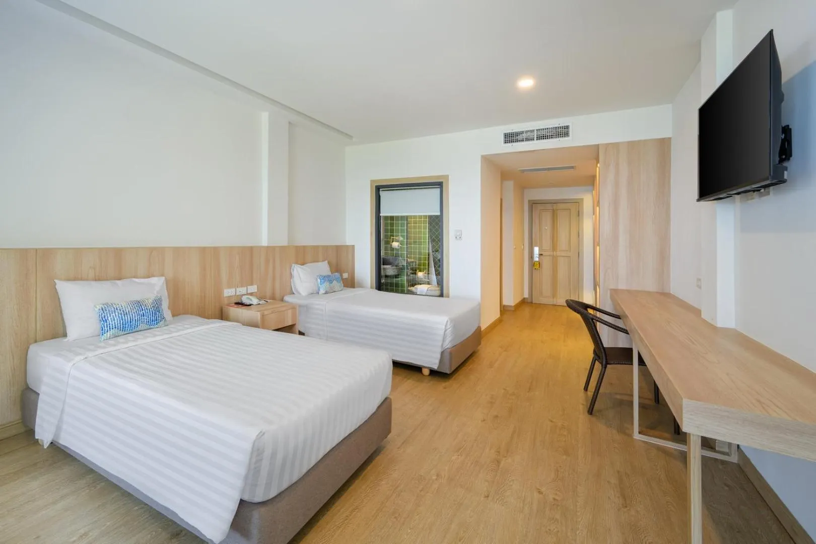 Deluxe Hillside Room in Namaka Resort Kamala