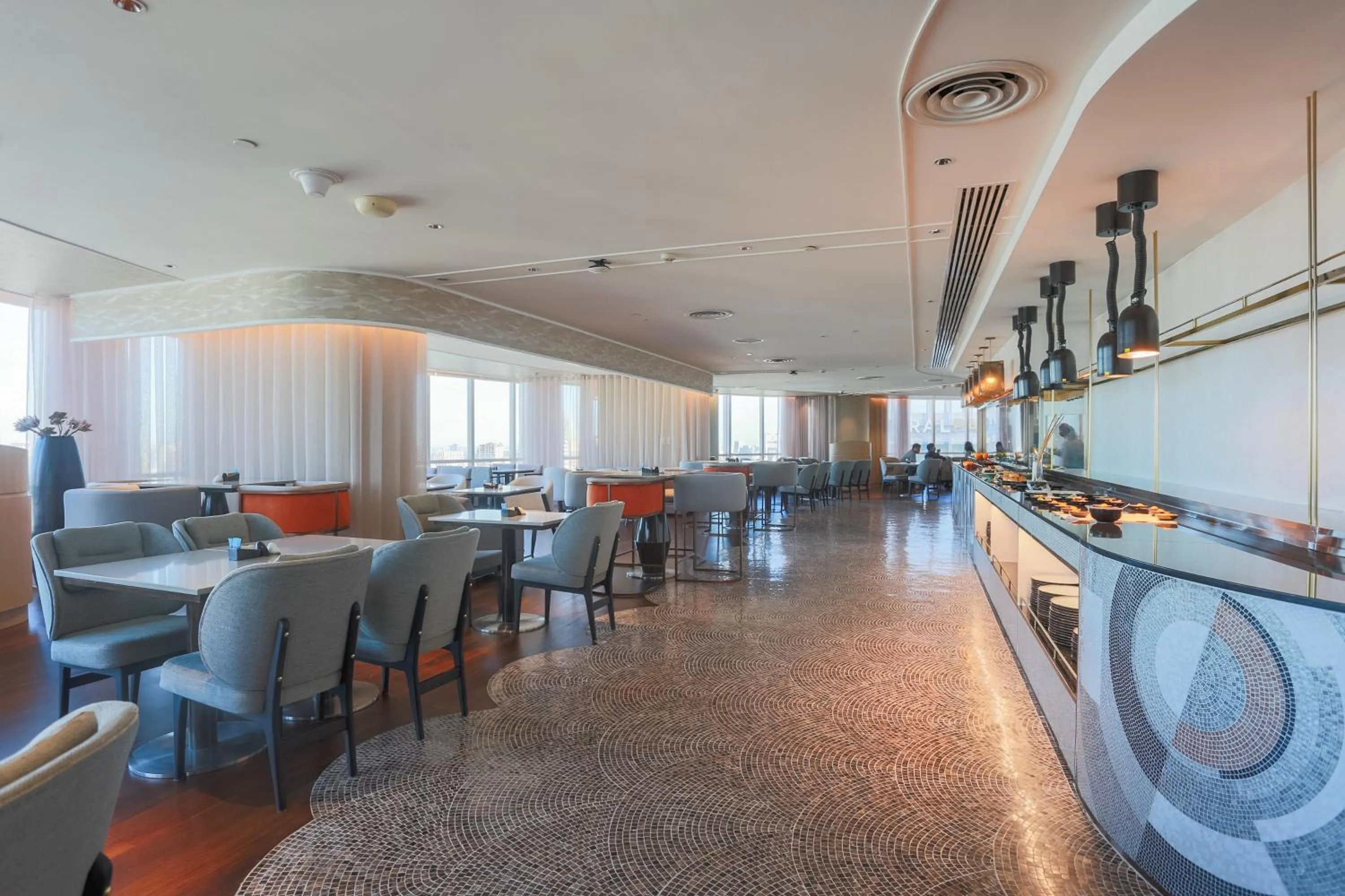 Club Superior Hollywood in Centara Grand At CentralWorld