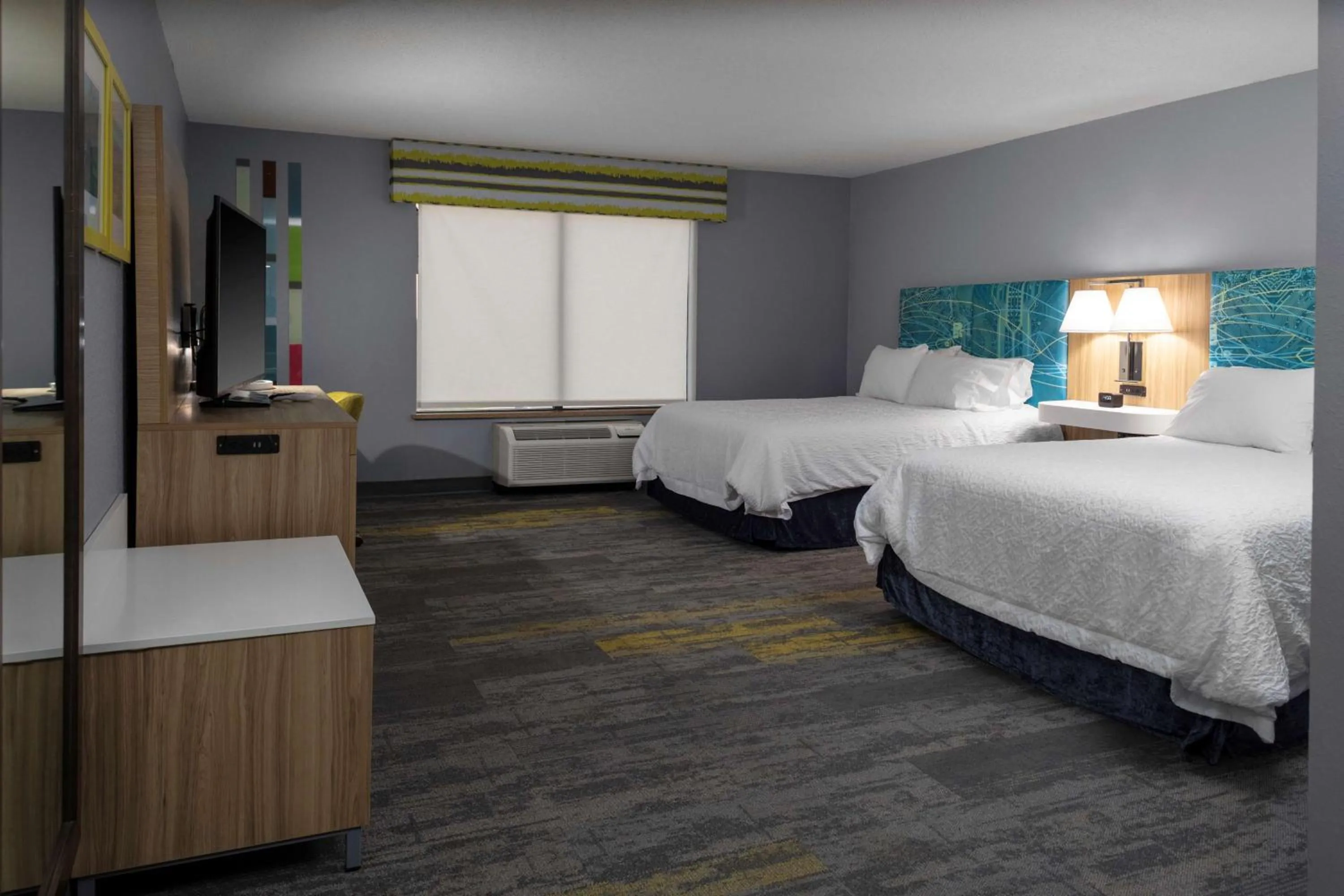 Queen Room with Bath Tub - Mobility Access/Non-Smoking in Hampton Inn Gretna - Smith Mountain Lake