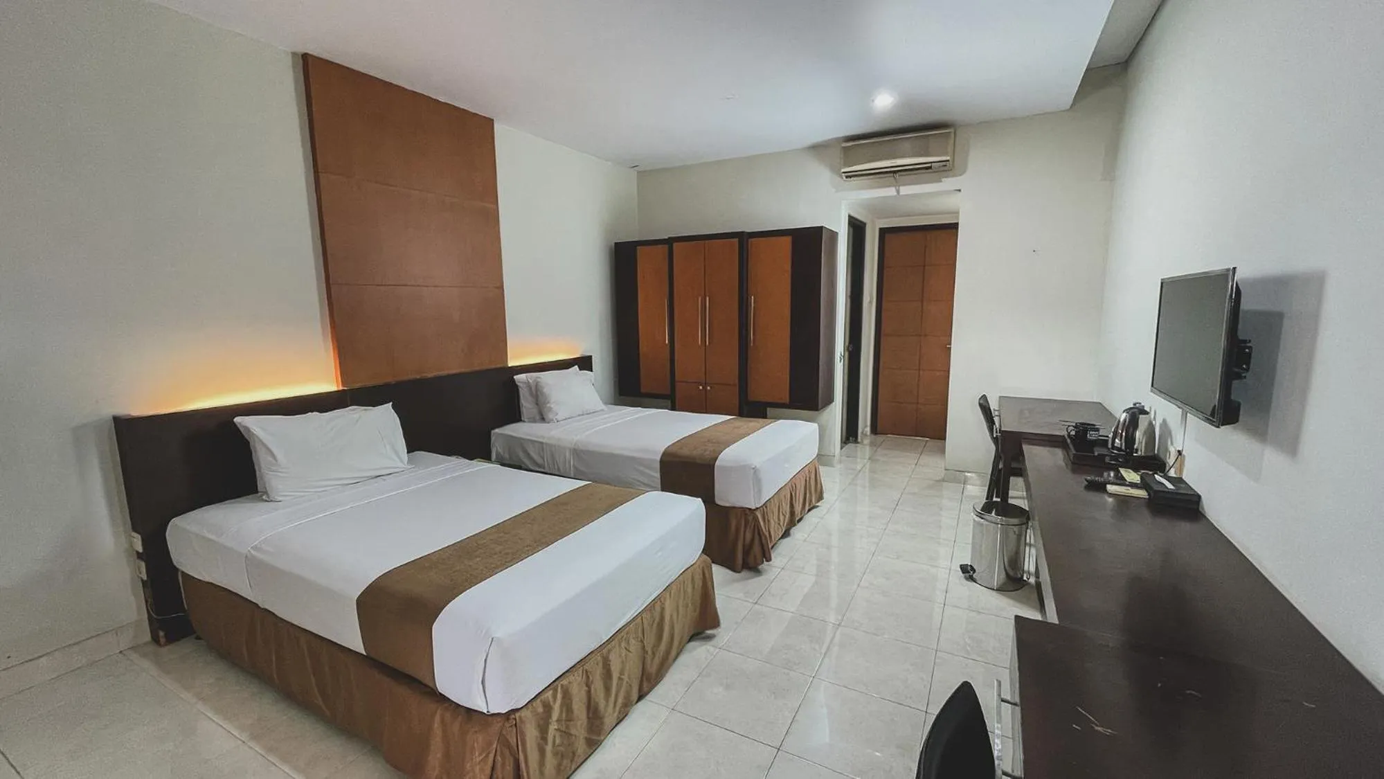 Superior Twin Room in LPP Convention Hotel Demangan