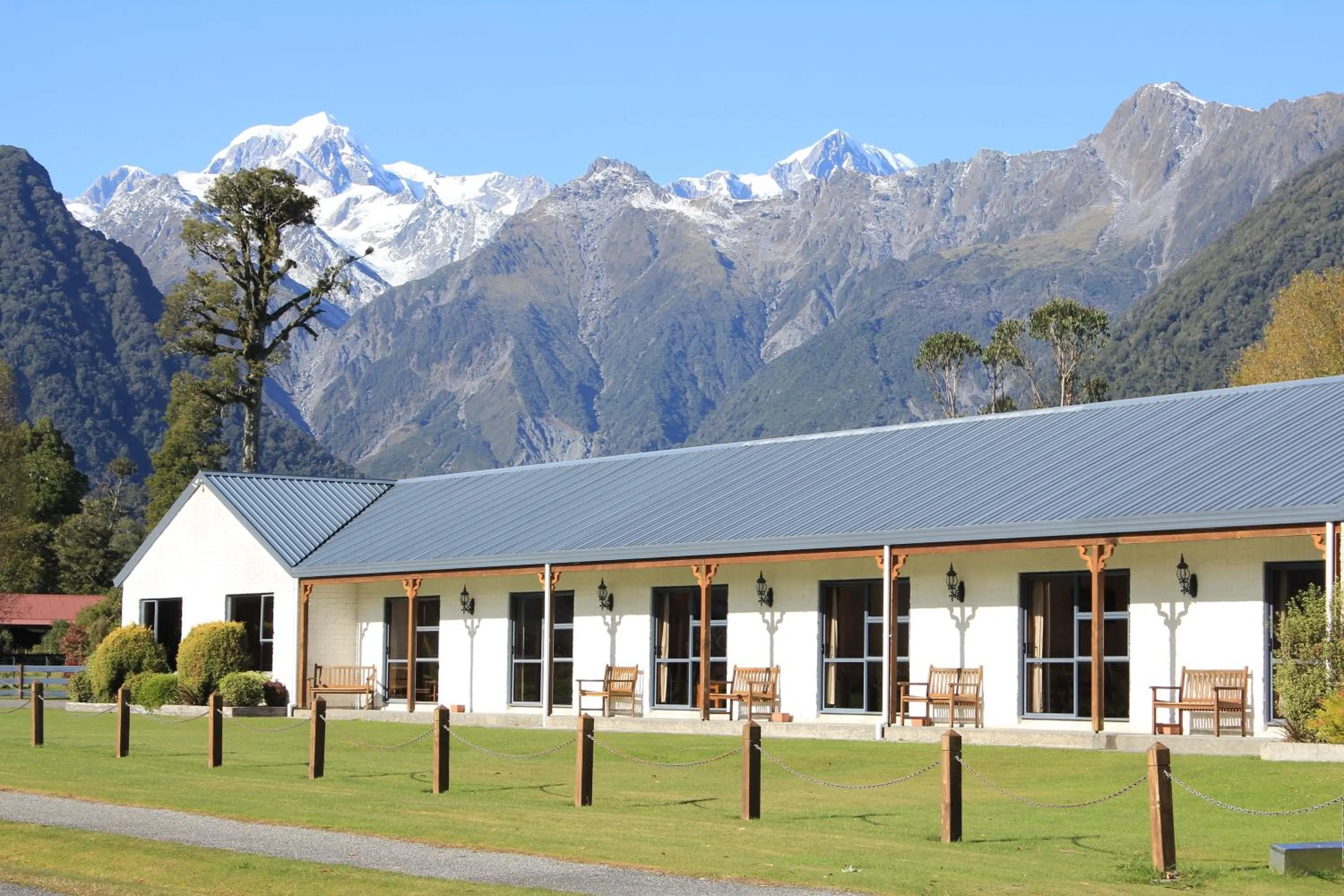 Large Two-Bedroom Apartment in Mt Cook View Motel - Fox Glacier