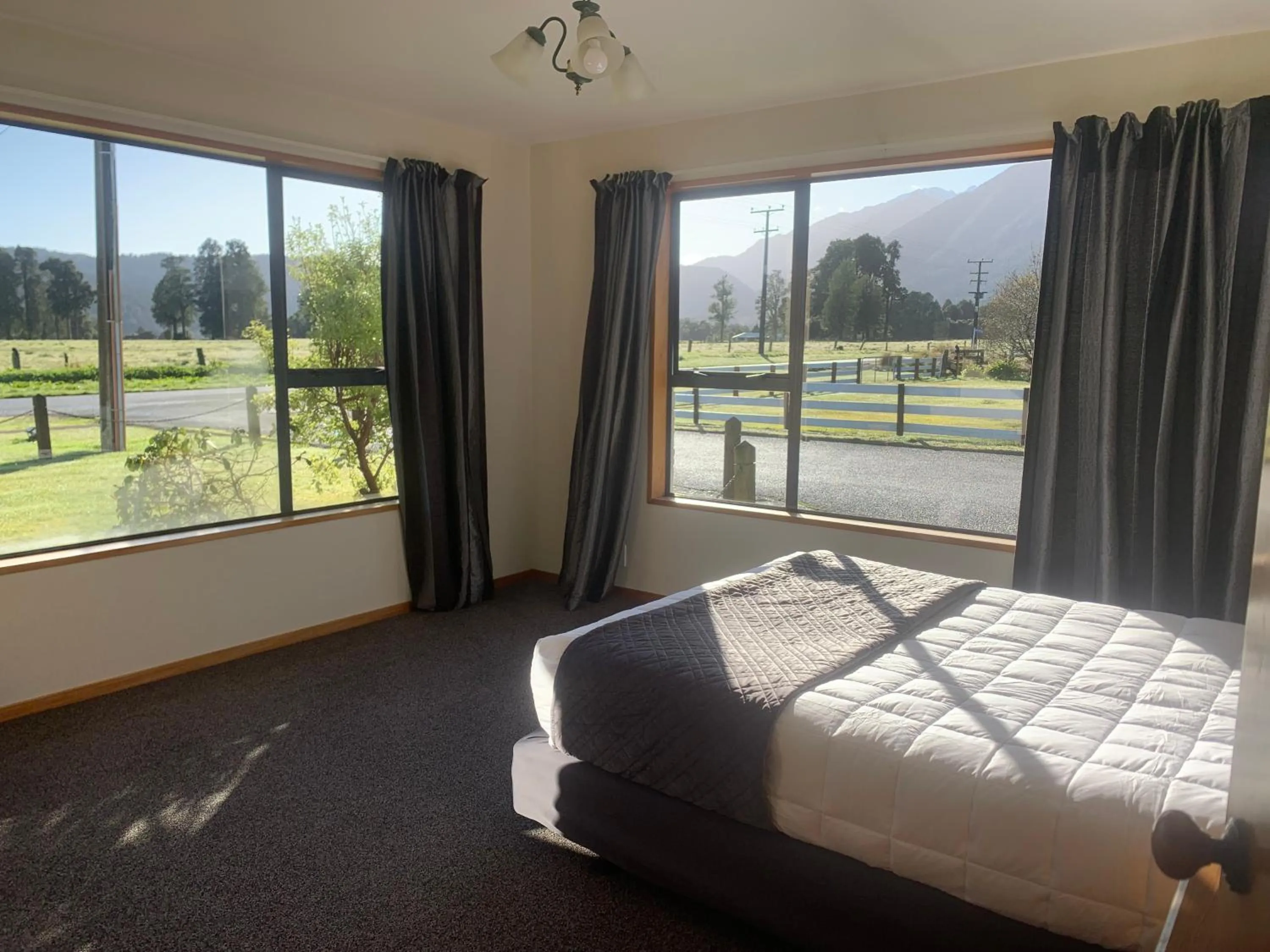 Two-Bedroom Apartment with Mountain View in Mt Cook View Motel - Fox Glacier
