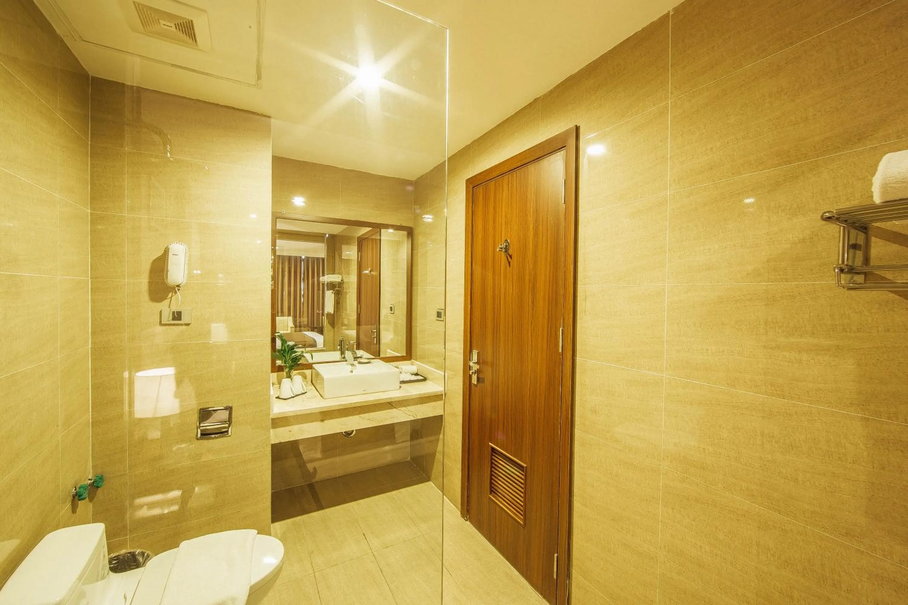 Deluxe King Room in Muong Thanh Luxury Bac Ninh Hotel