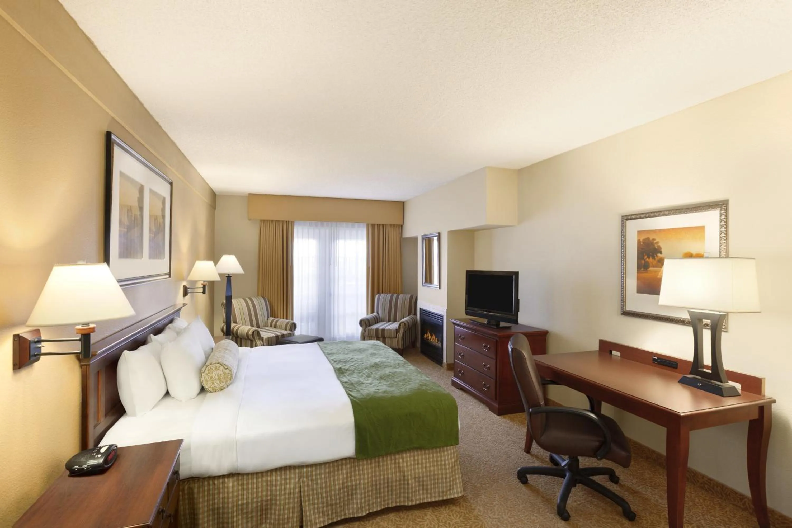 King Suite with Whirlpool in Country Inn & Suites by Radisson, Mesa, AZ
