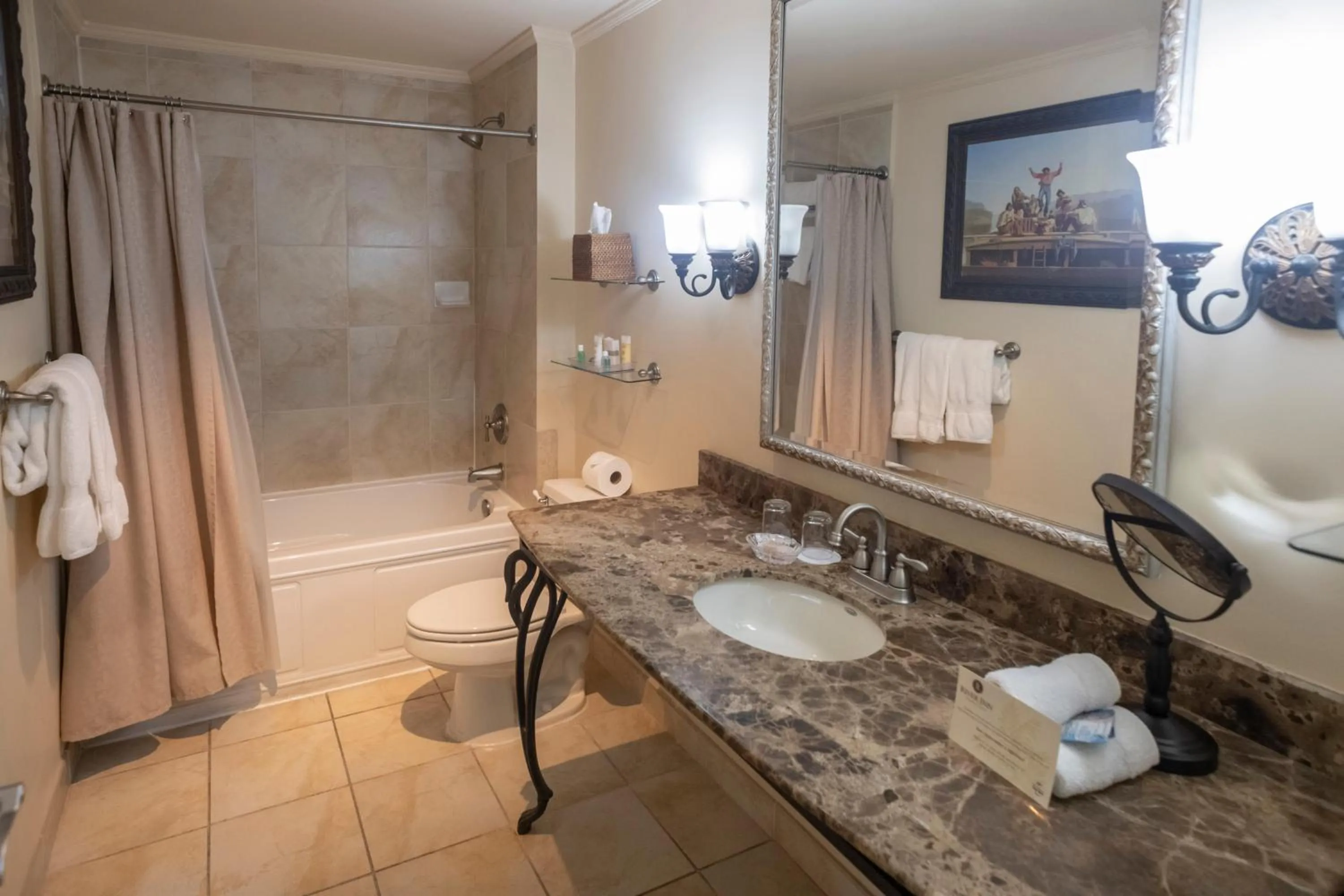 Superior Queen Room - single occupancy in River Inn of Harbor Town