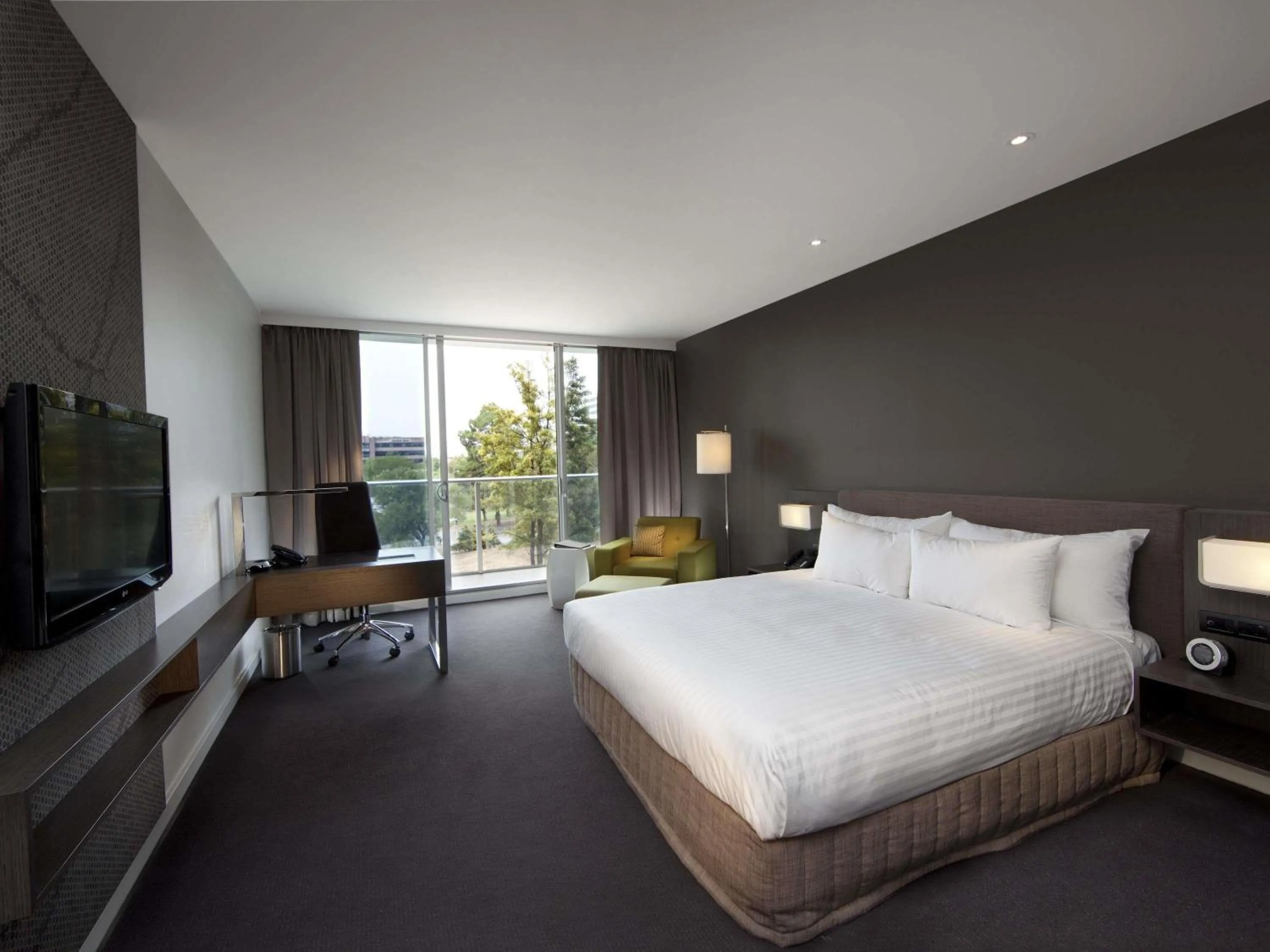 Premium Deluxe King Room with Balcony in Pullman Adelaide