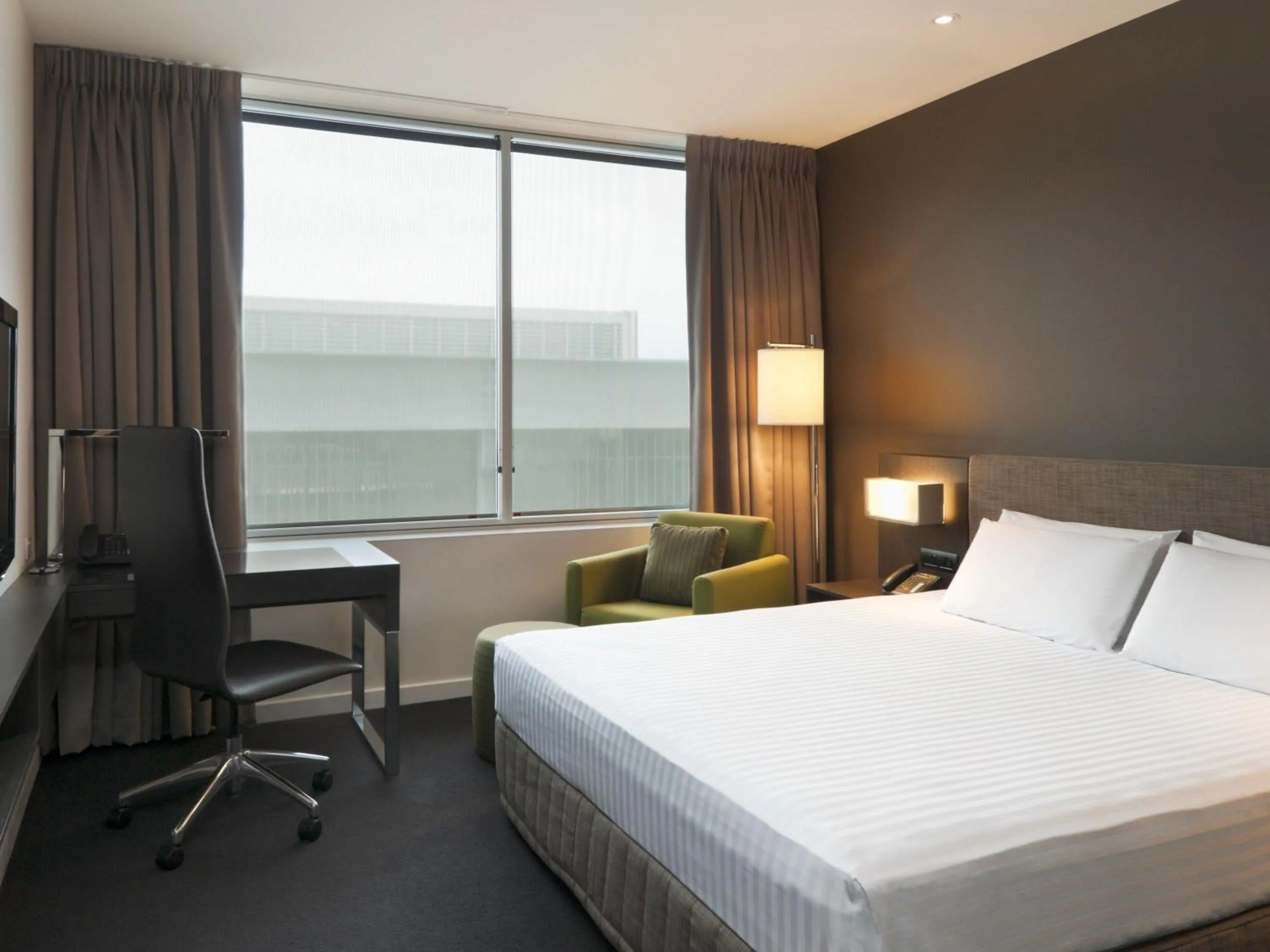 Superior King Room in Pullman Adelaide