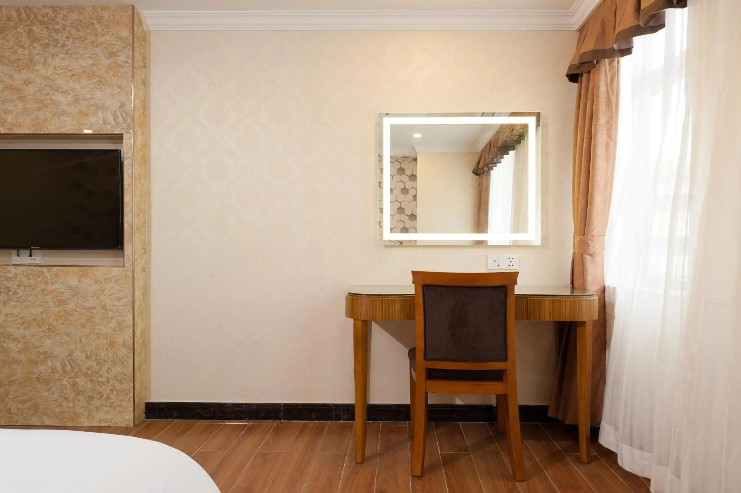 Superior Twin Room in Guangzhou Compass Hotel