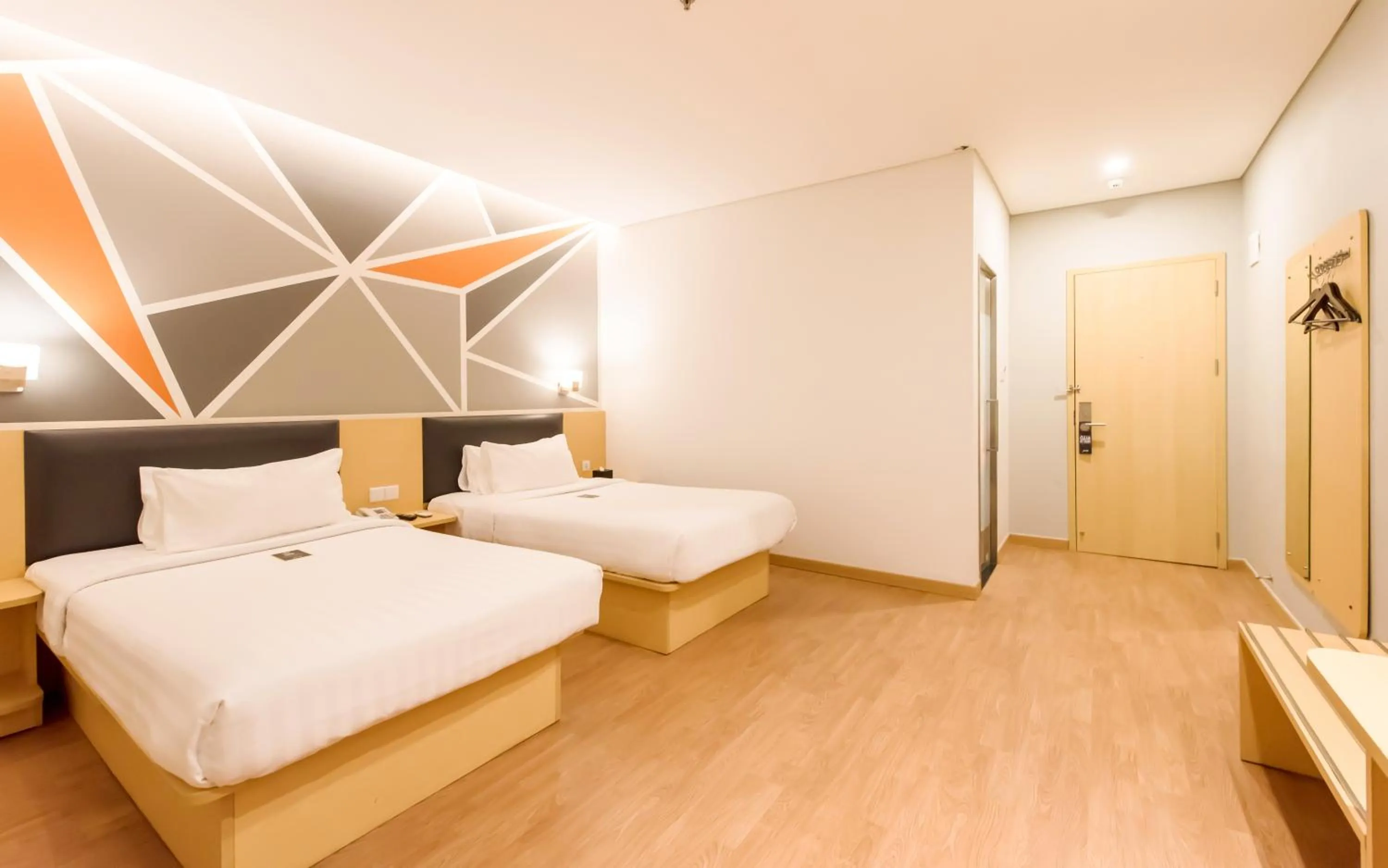 Deluxe Twin Room in Juno Jatinegara Jakarta