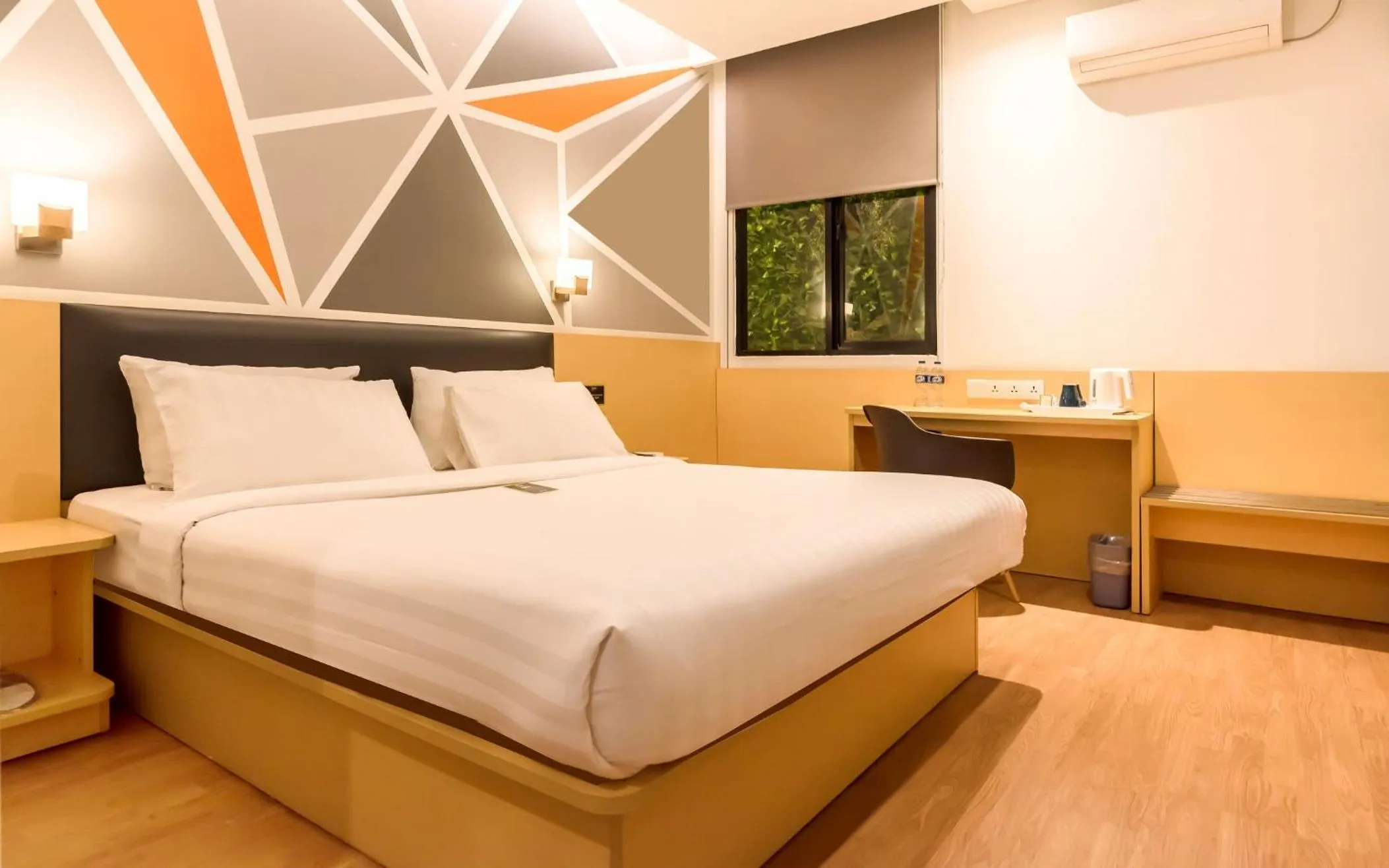 Superior Queen Room in Juno Jatinegara Jakarta