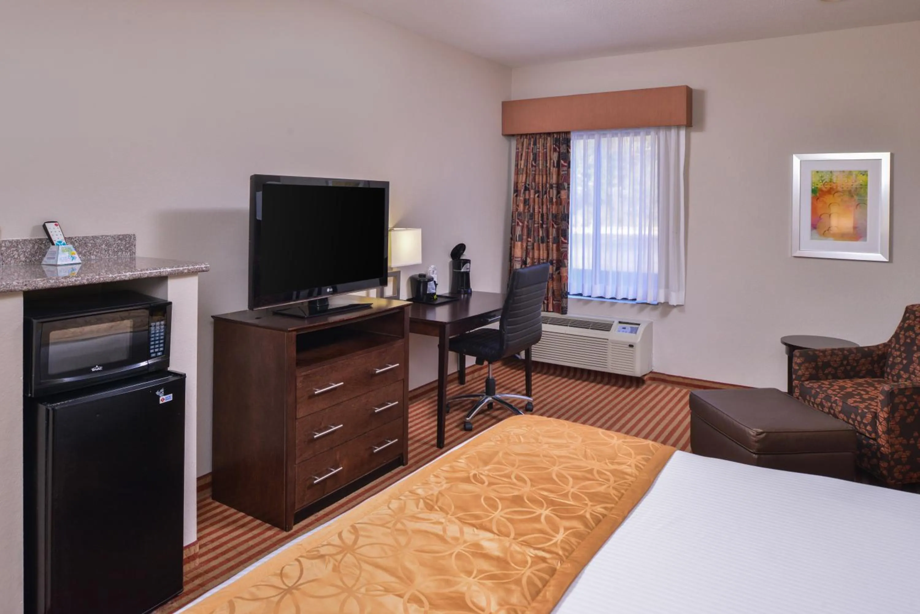 Standard King with Private Bathroom with Disability Access in Americas Best Value Inn & Suites Bastrop