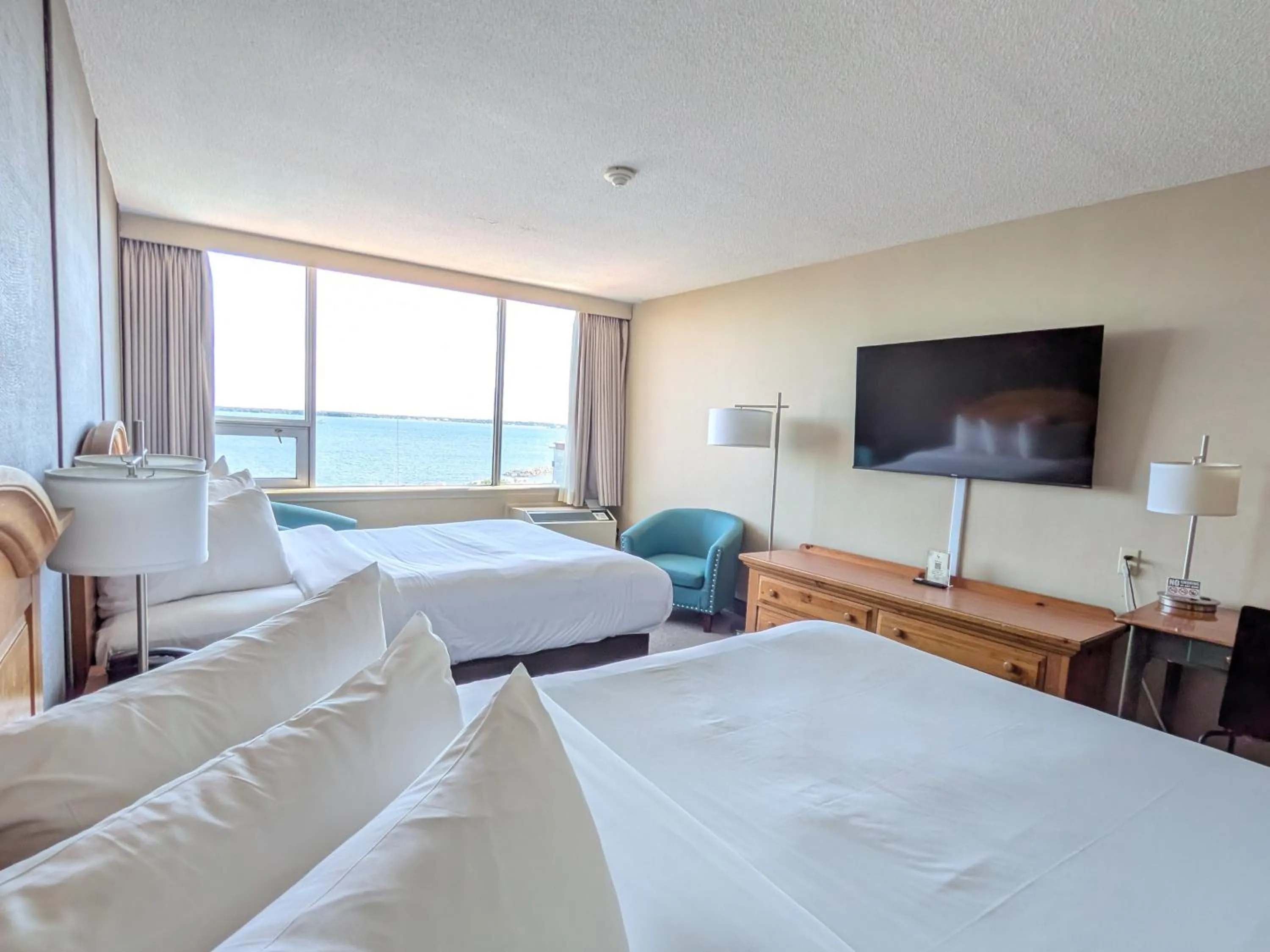 Room with Two Double Beds and Lake View in Confederation Place Hotel