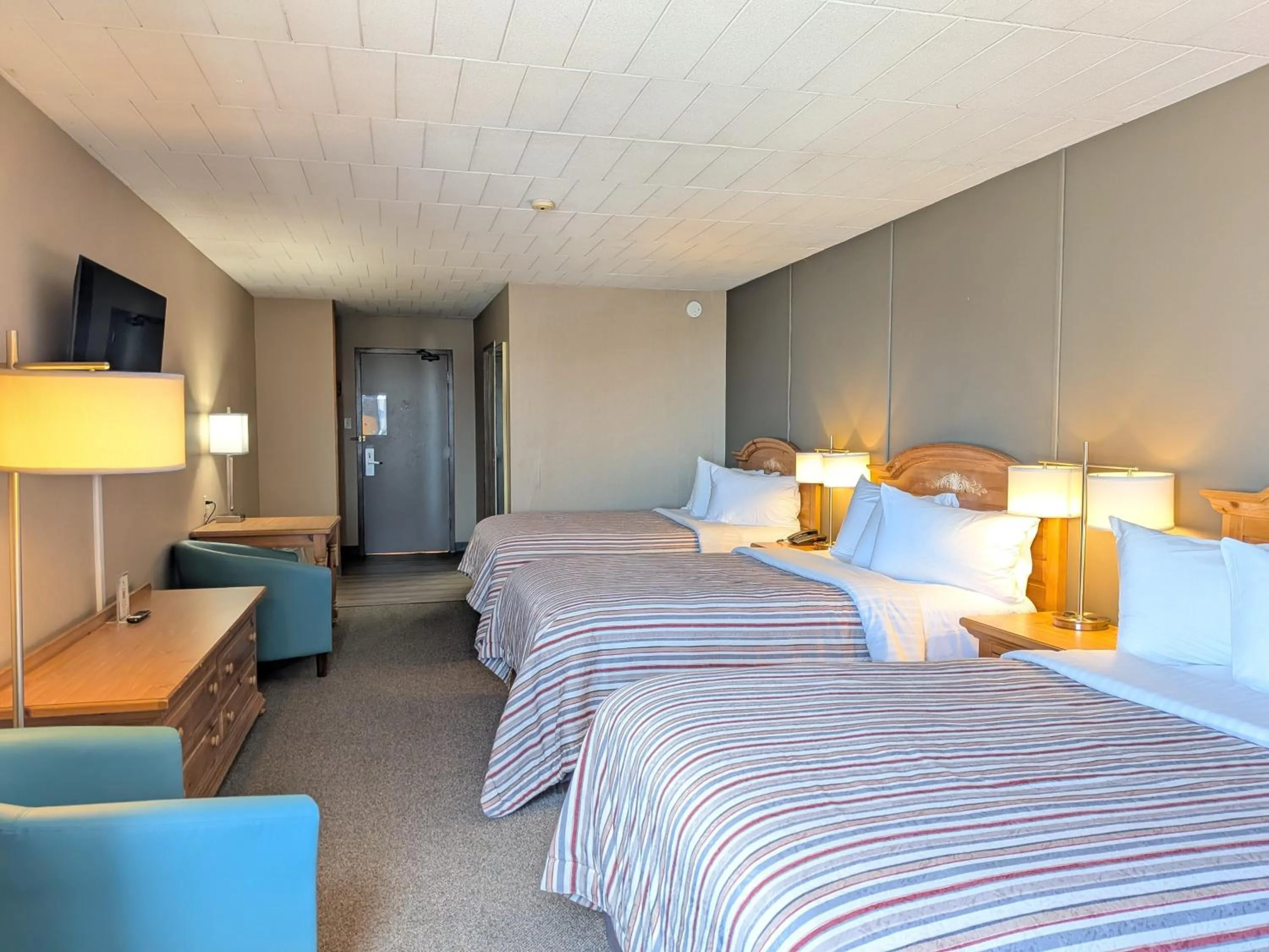 Standard Triple Room in Confederation Place Hotel