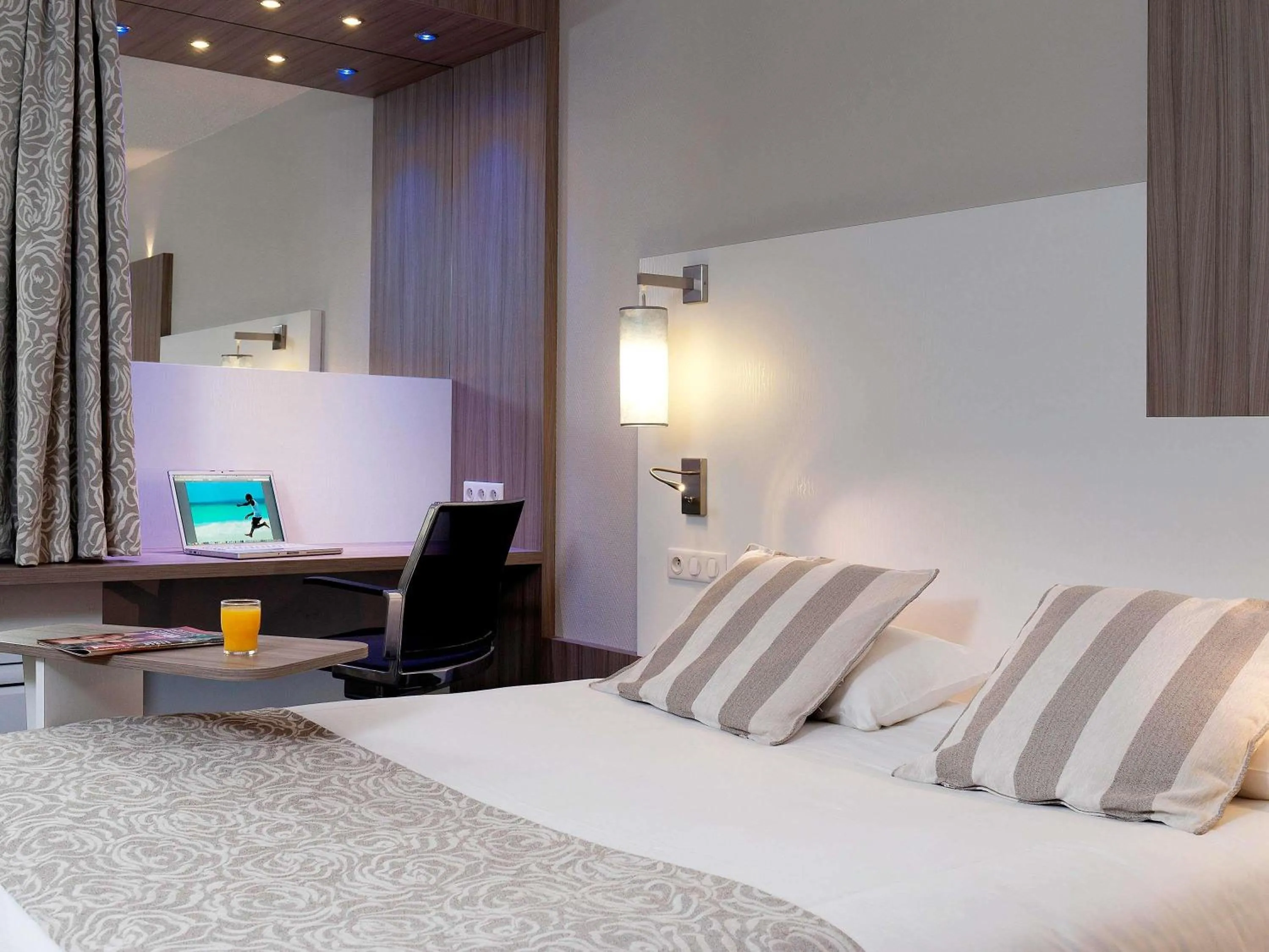 Triple Room with One Double Bed and One Single Bed - single occupancy in ibis Styles Melun