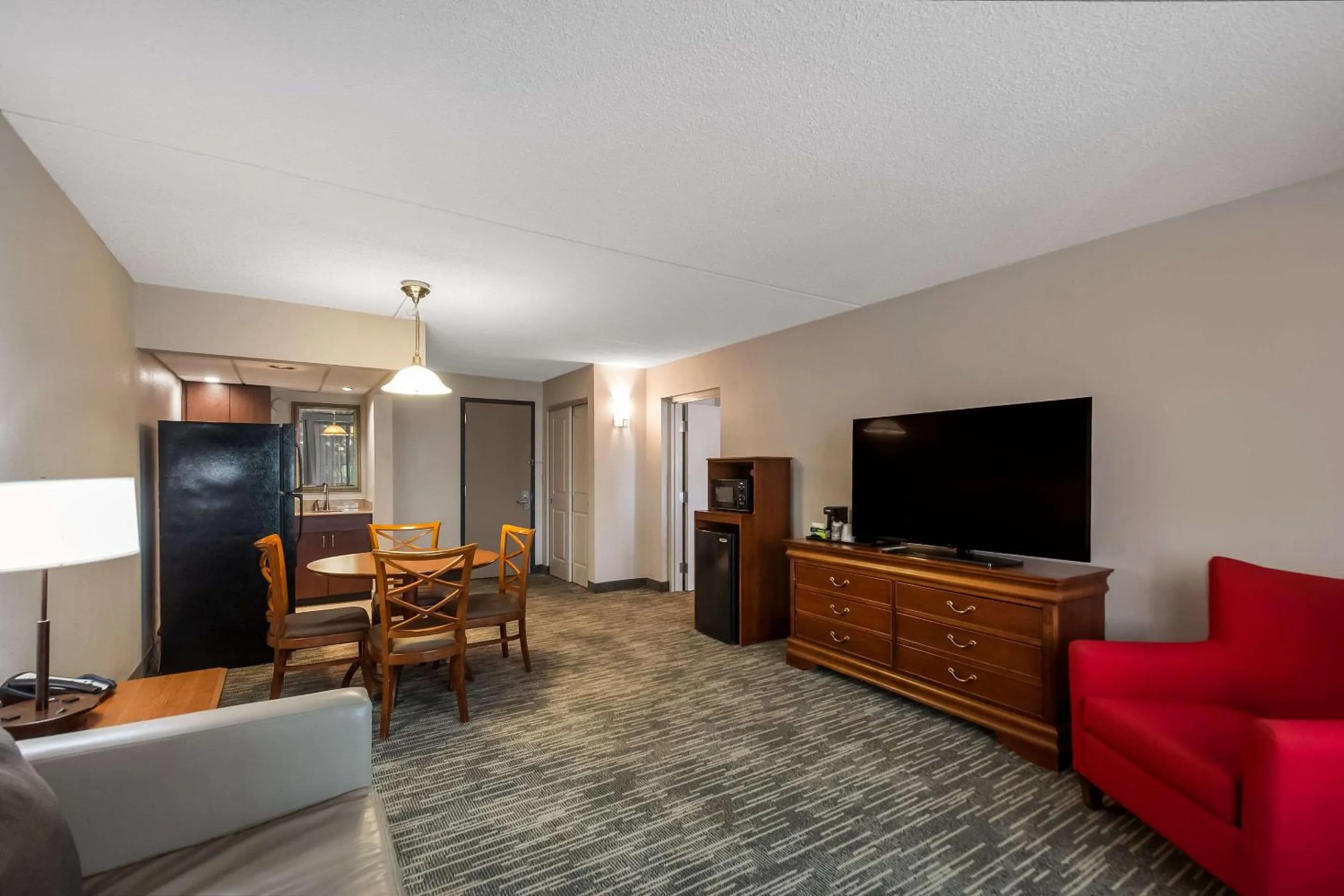 One-Bedroom King Suite - Non-Smoking in Country Inn & Suites by Radisson, Fredericksburg South I-95 , VA