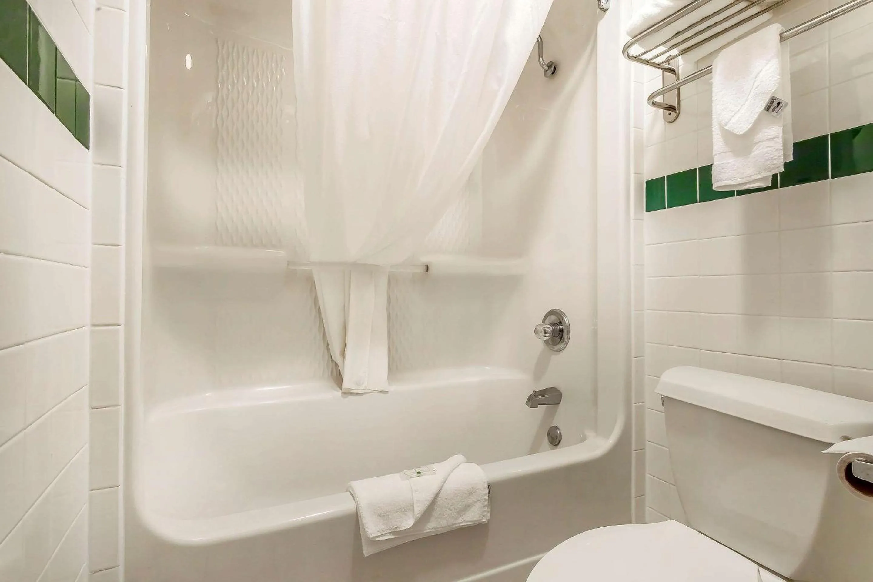 Queen Room with Two Queen Beds - Non-Smoking in Quality Inn & Suites Owasso US-169