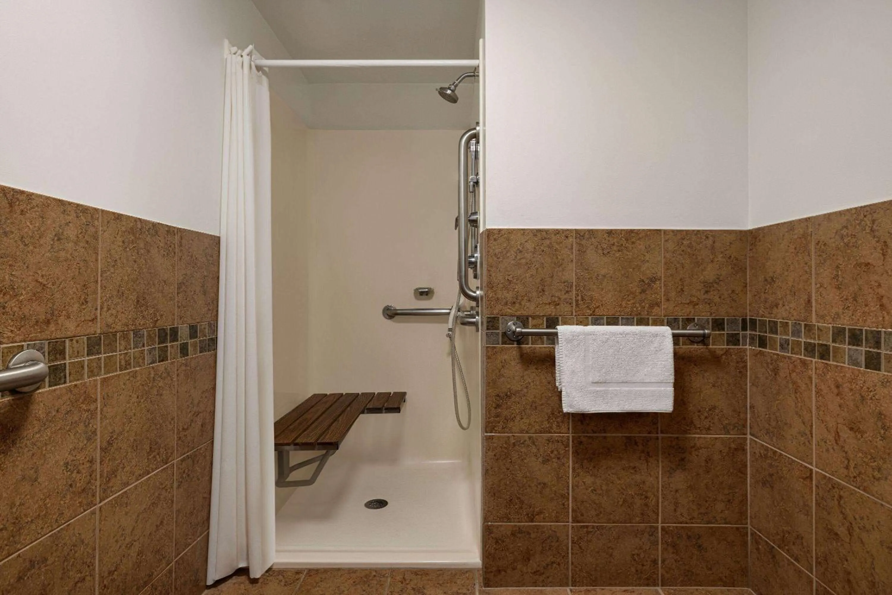 King Room - Mobility Access/Non-Smoking in AmericInn by Wyndham Inver Grove Heights Minneapolis