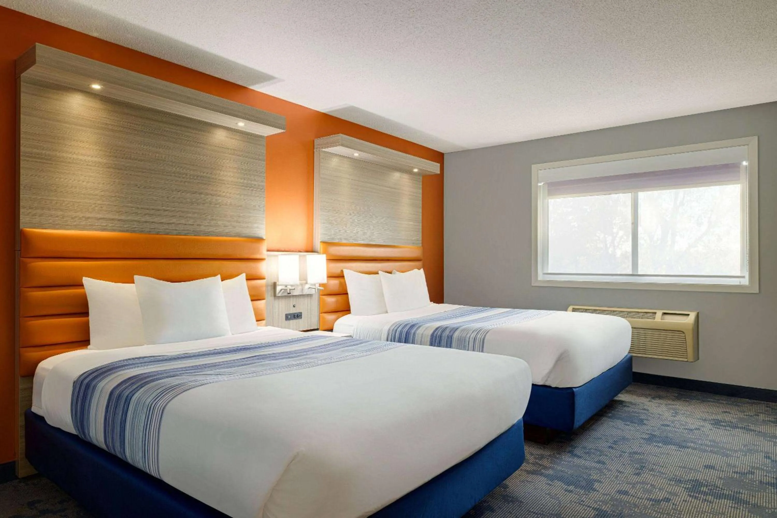 Queen Room with Two Queen Beds - Non-Smoking in AmericInn by Wyndham Inver Grove Heights Minneapolis