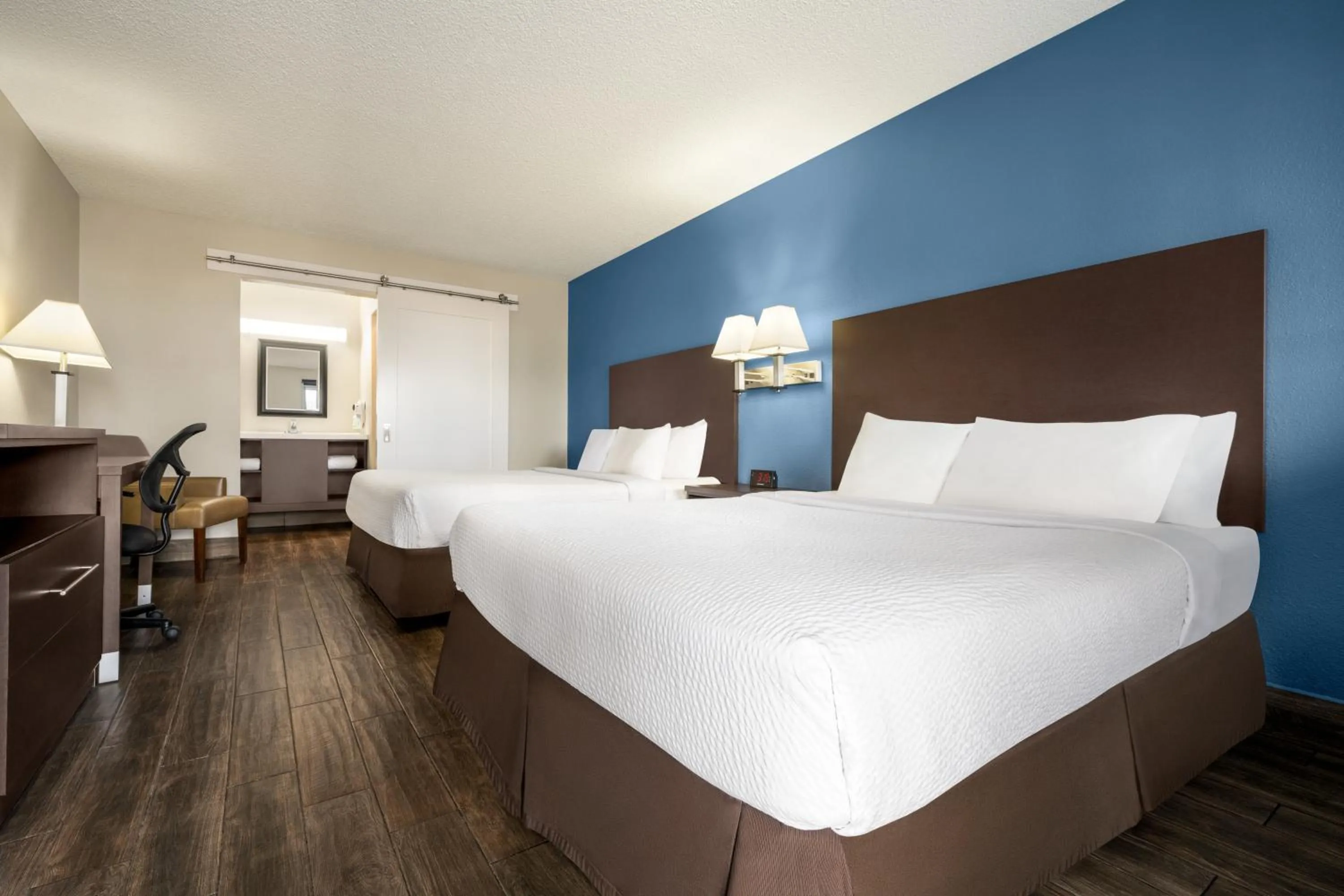 Queen Room with Two Queen Beds, Mobility Access and Bathtub with Grab Bars, Non-Smoking in Baymont by Wyndham Kingman