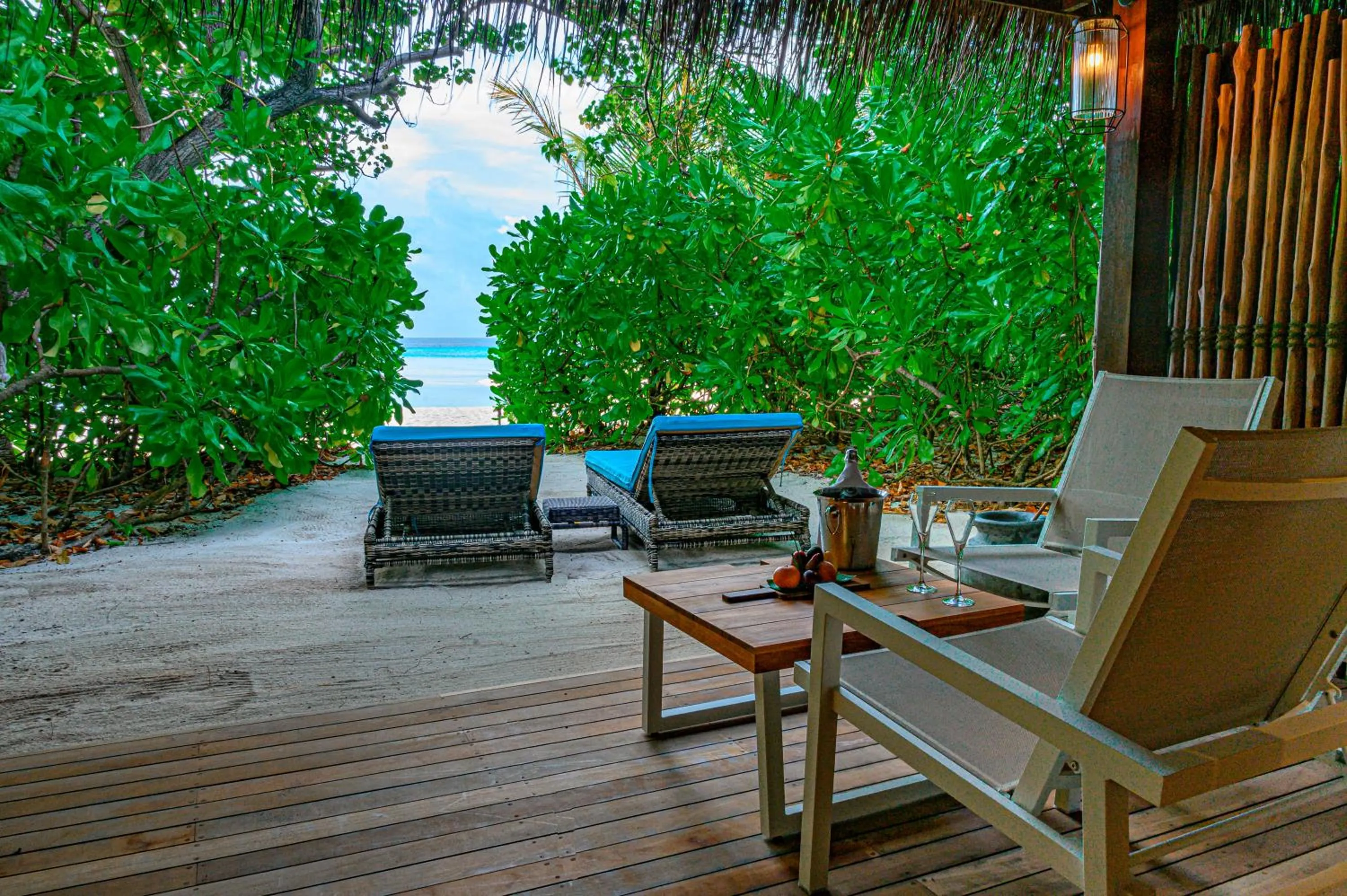 Beach villa - single occupancy - All Inclusive in Constance Moofushi Maldives - All Inclusive