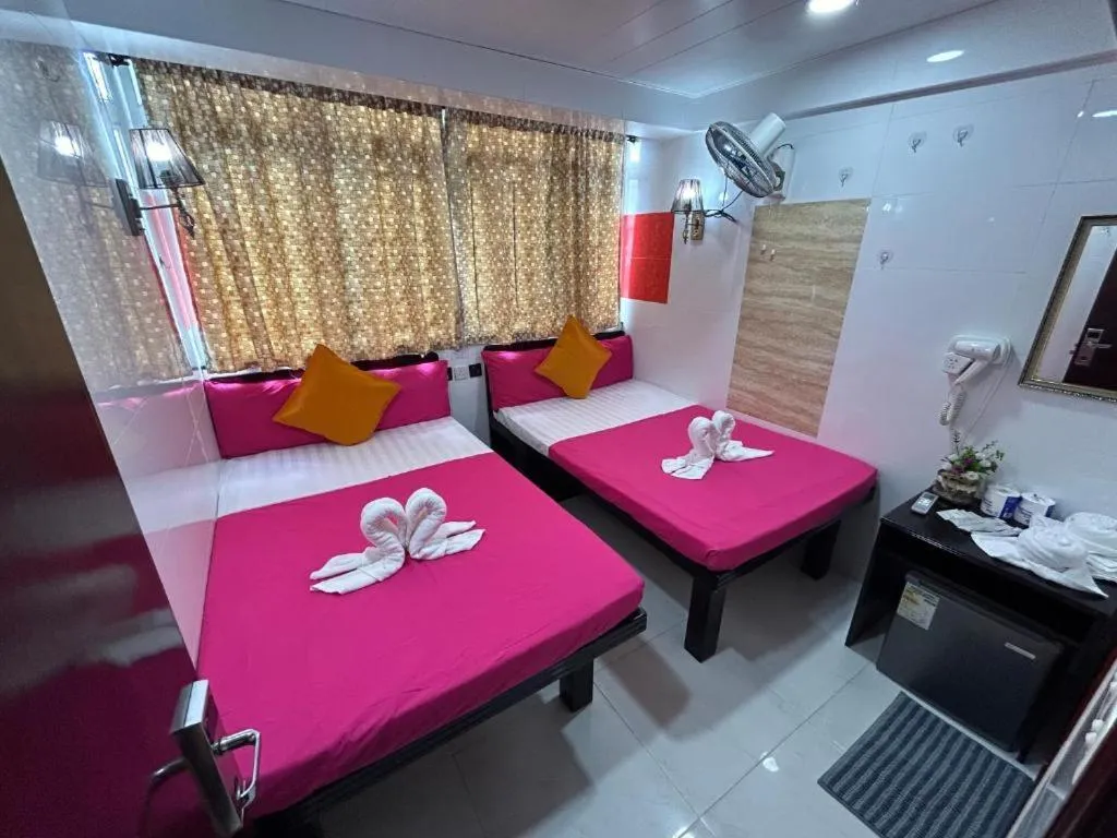 Deluxe Suite in Premium Lounge