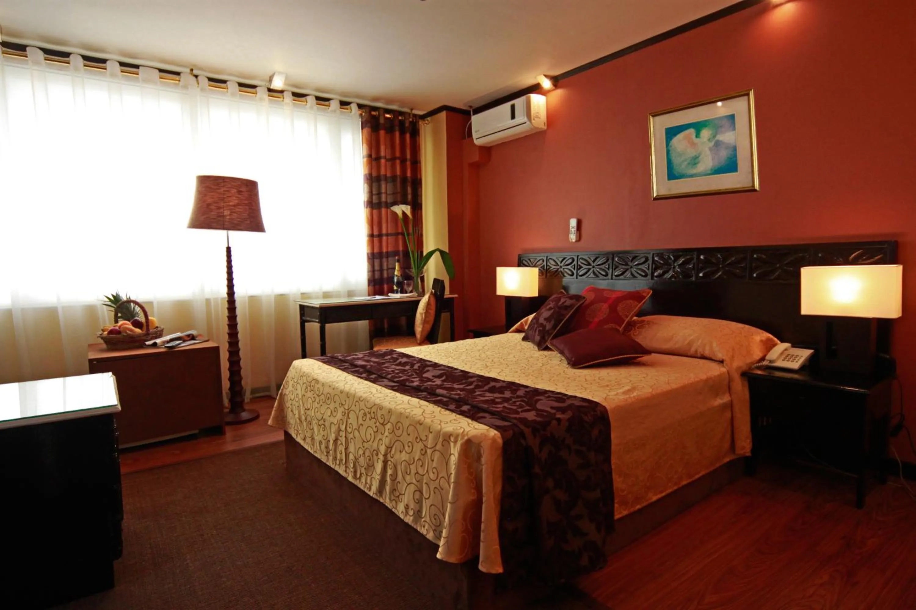 Deluxe Suite in Manila Manor Hotel