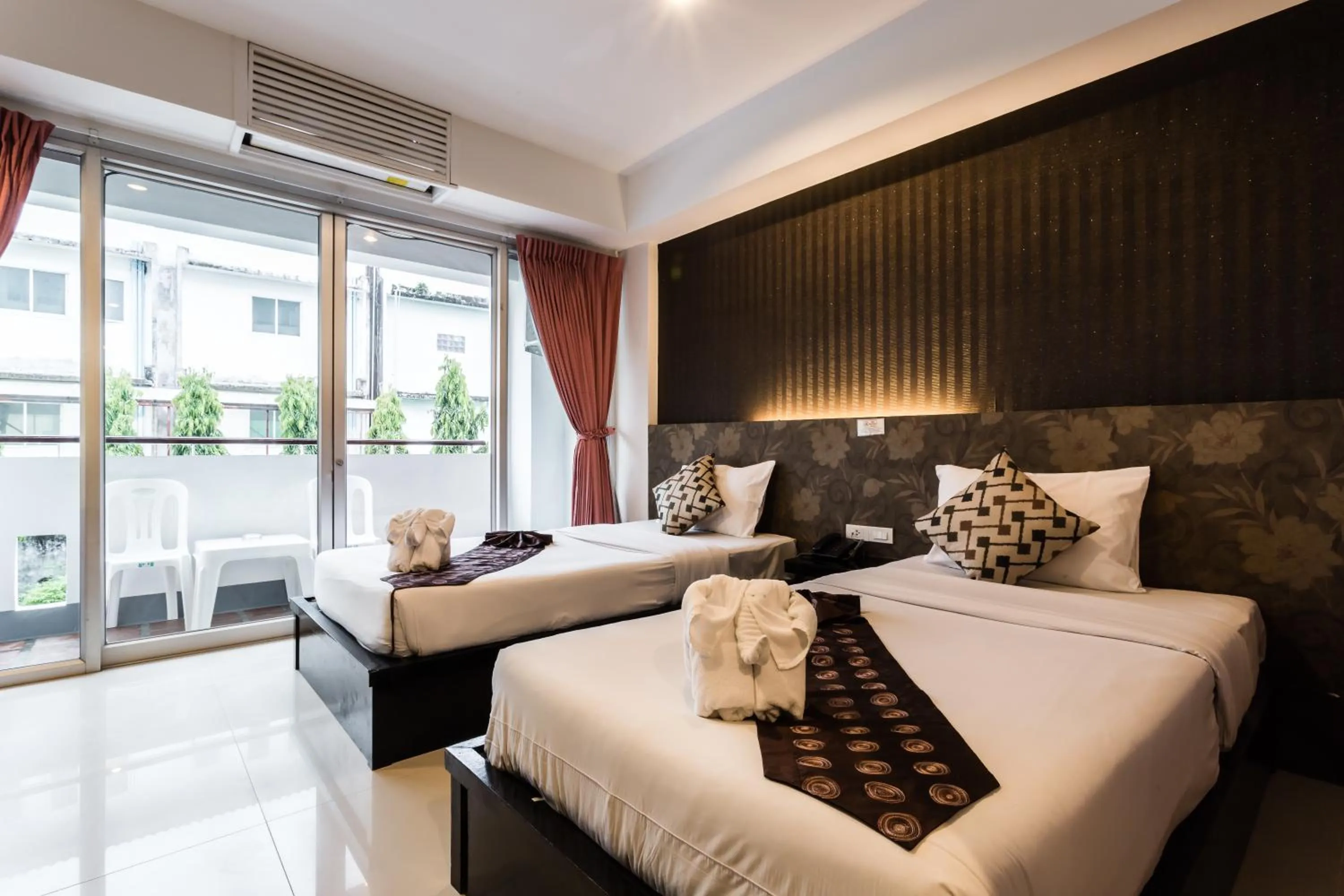 Deluxe Twin Room in 7Q Patong Beach Hotel