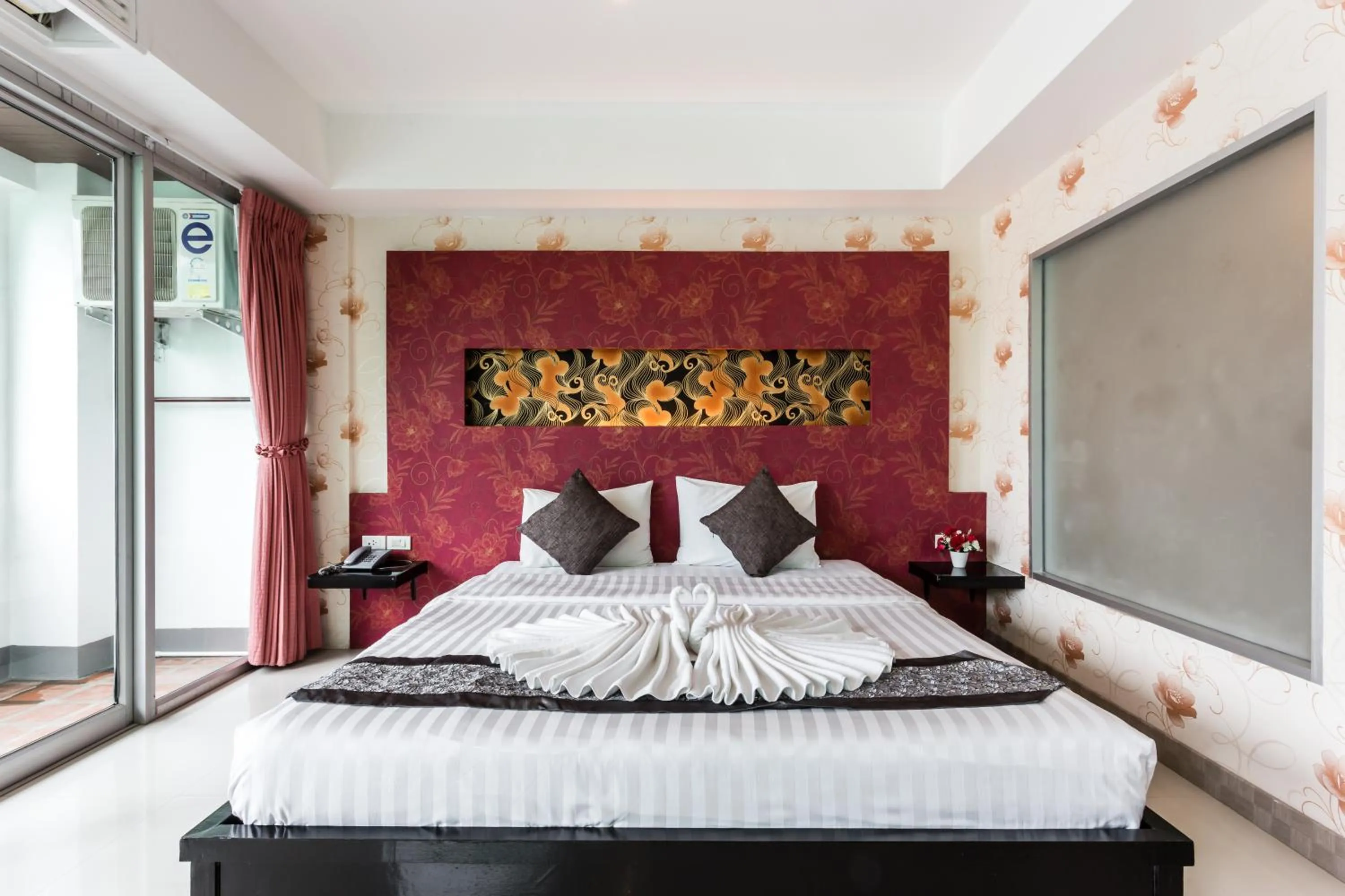 Deluxe King Room in 7Q Patong Beach Hotel