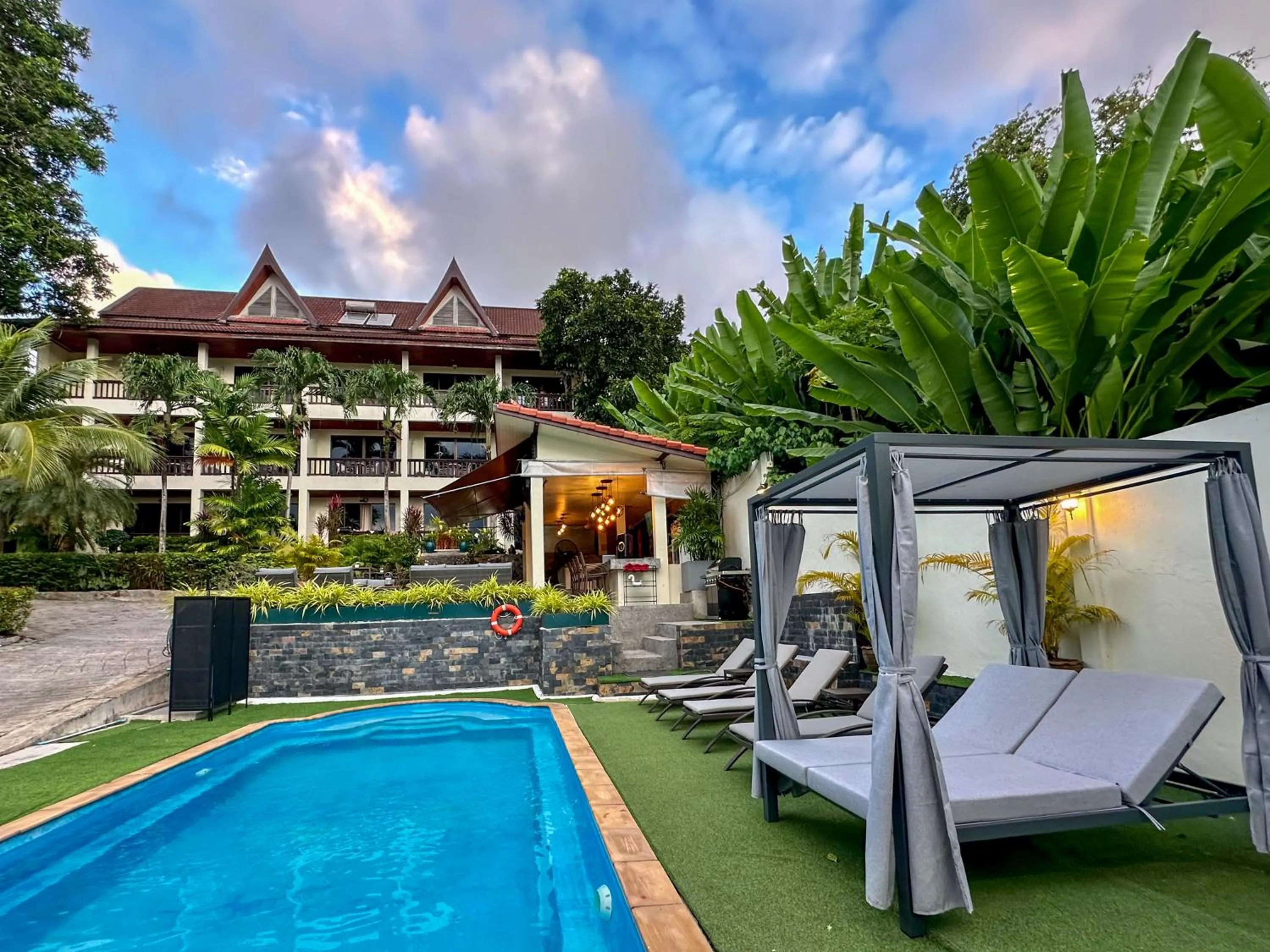 Deluxe Twin Room with Sea View in Sea Hills Resort