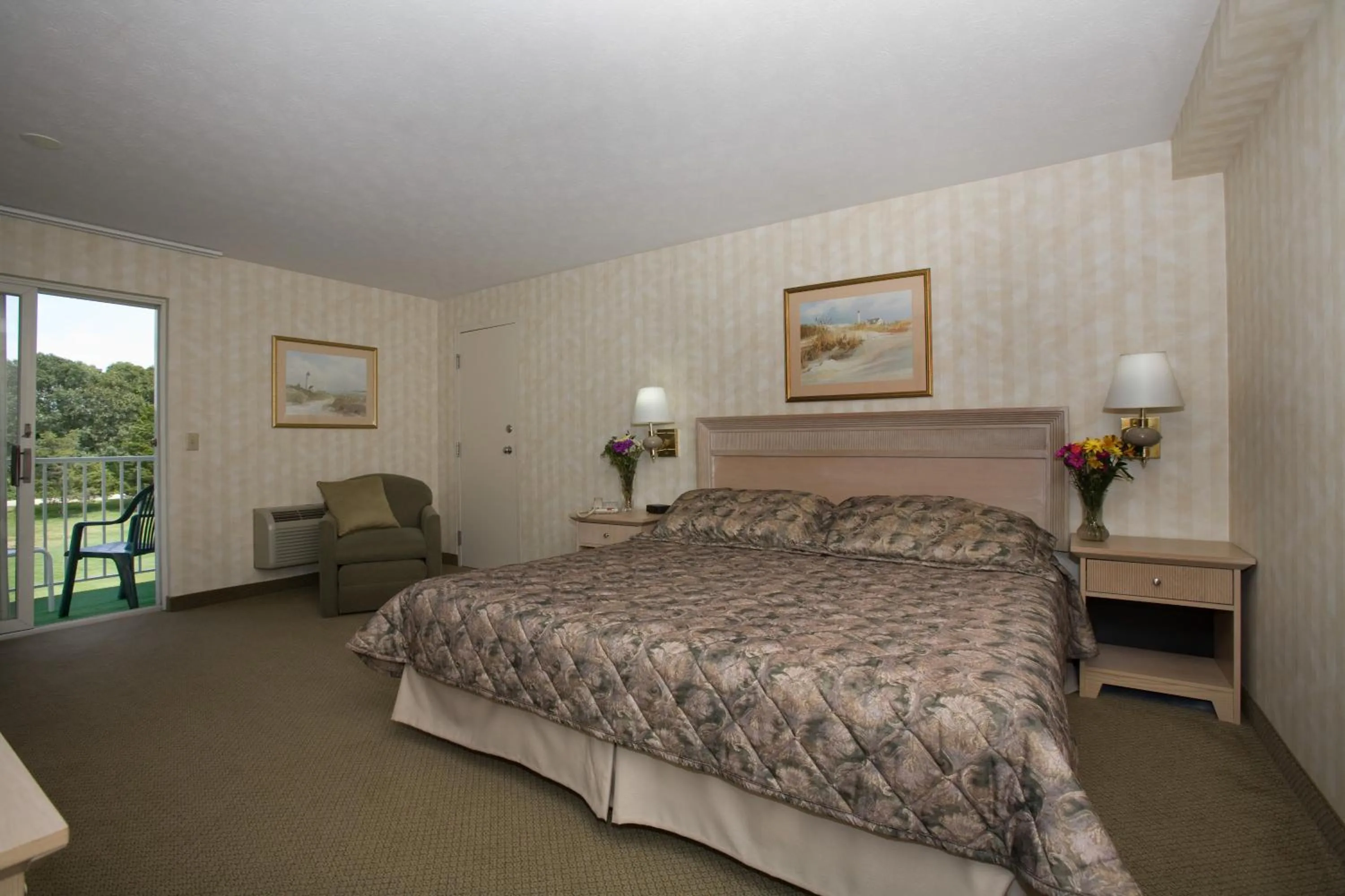 Deluxe King Suite in Winnapaug Inn