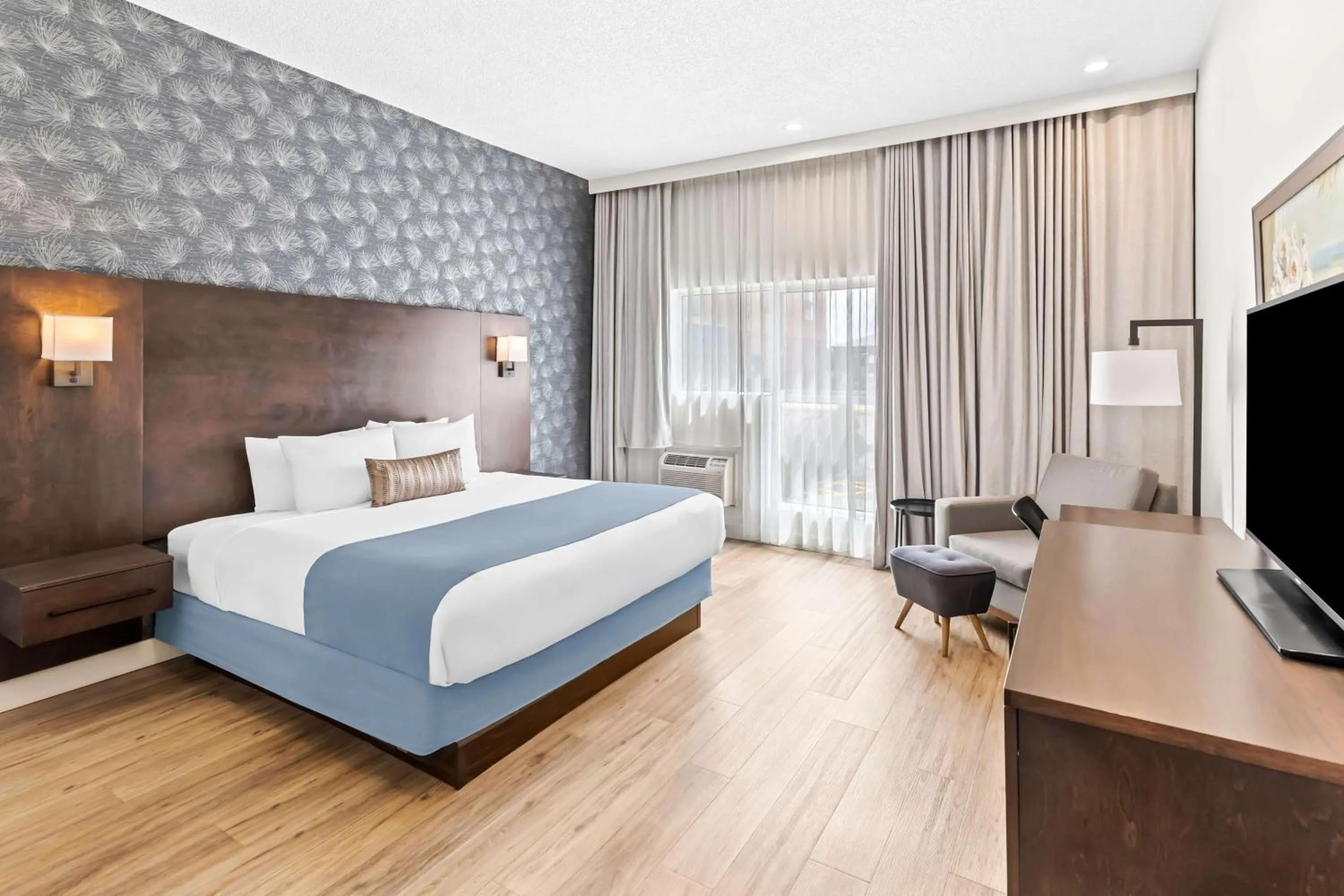 King Room in Best Western Plus Montreal East