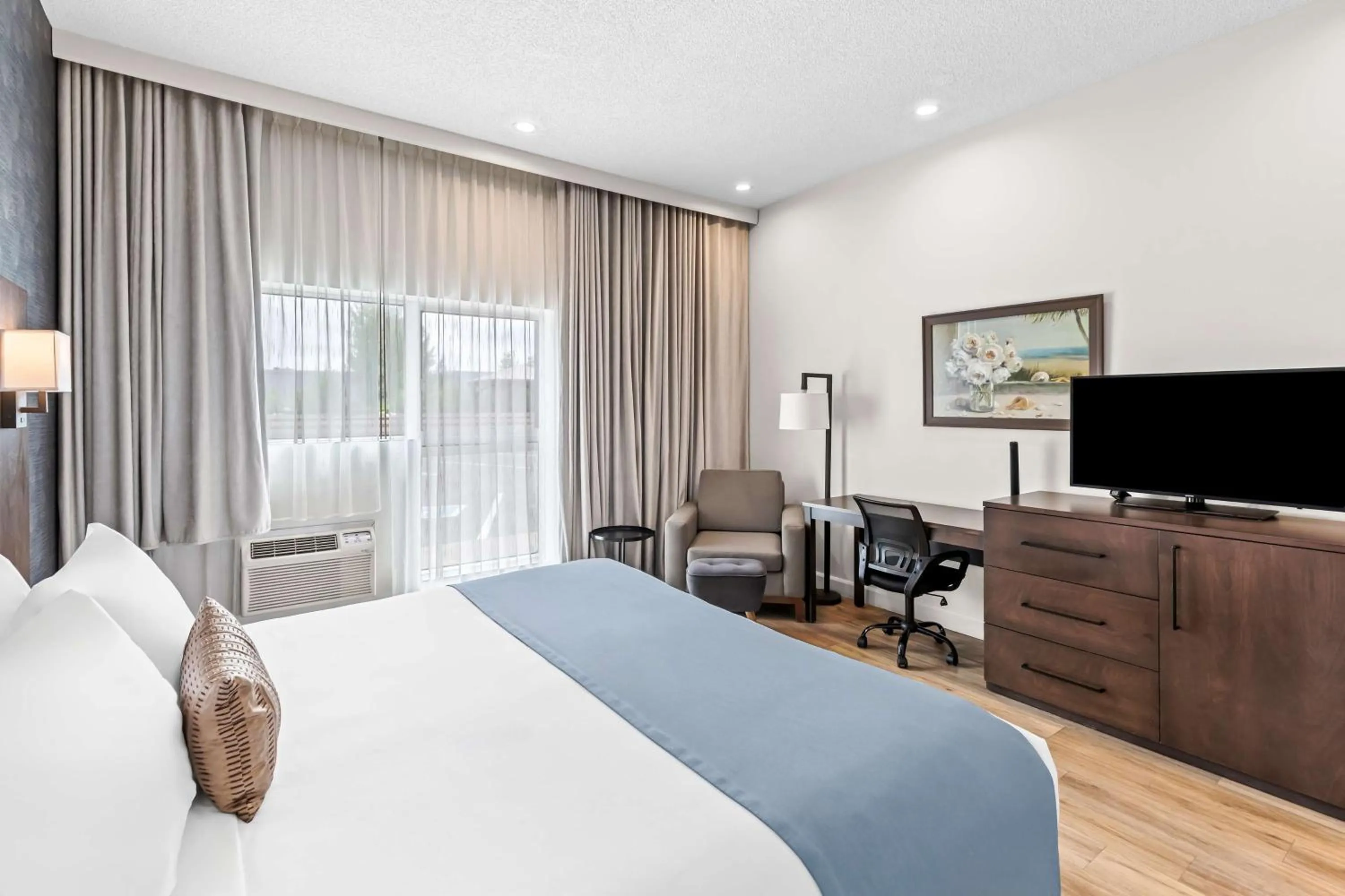 King Room with Roll-In Shower - Disability Access in Best Western Plus Montreal East